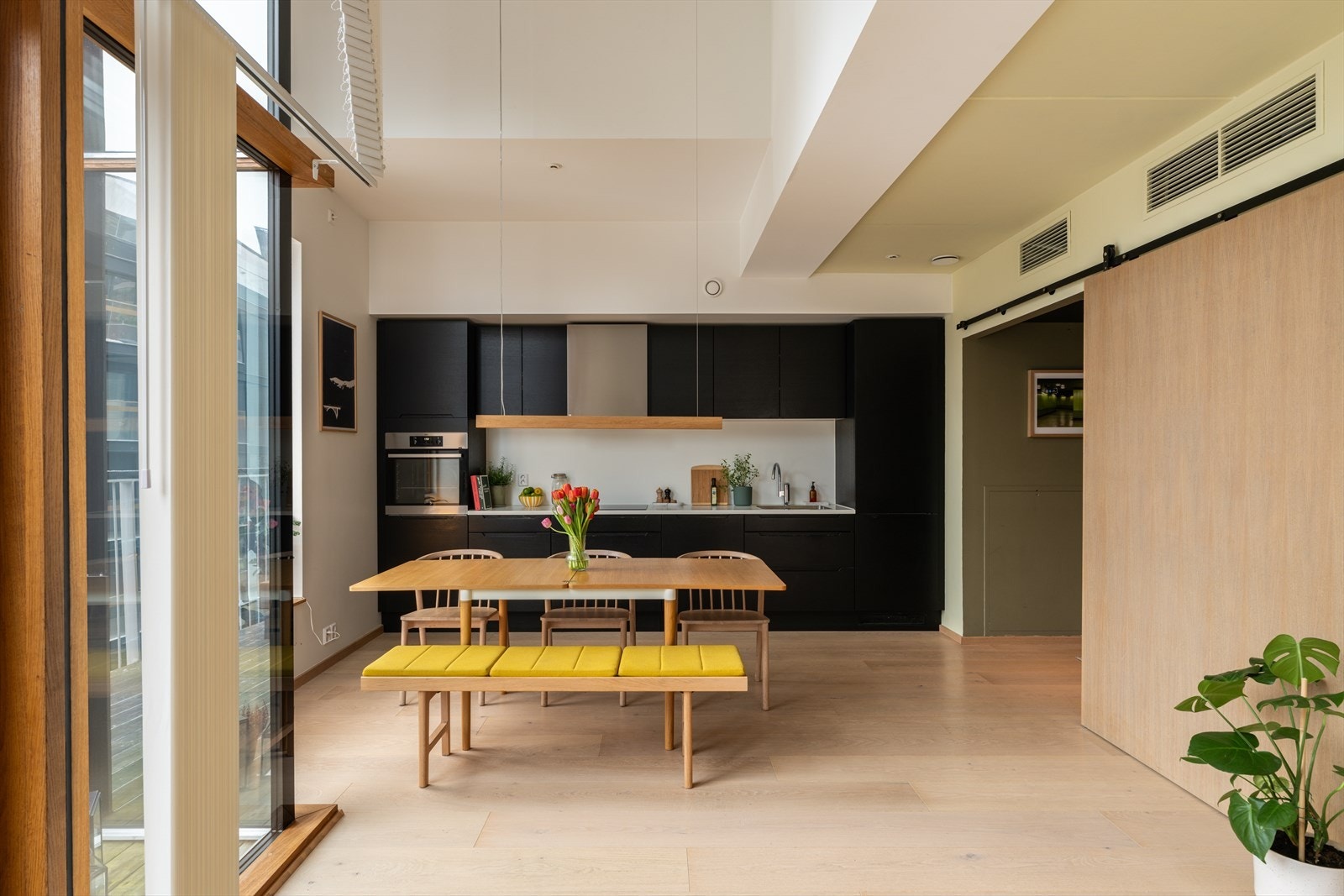 Et åpent og sosialt rom - Perfekt for hyggelige sammenkomster Galleribilde