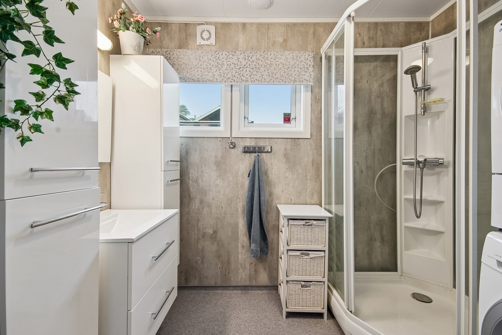 Bad (2019) Galleribilde