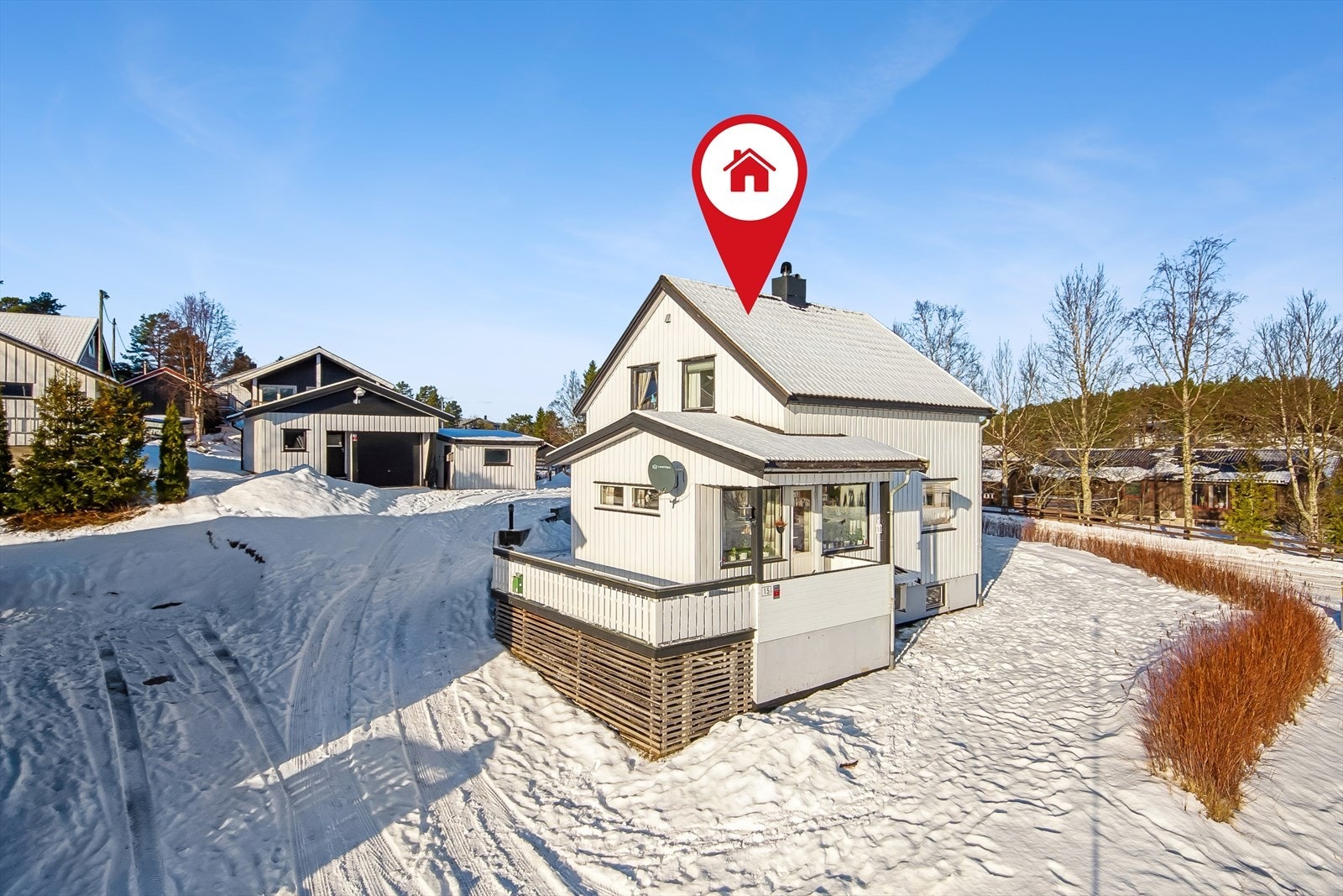 Eiet hjørnetomt med utsikt. Gode lys og solforhold. Galleribilde