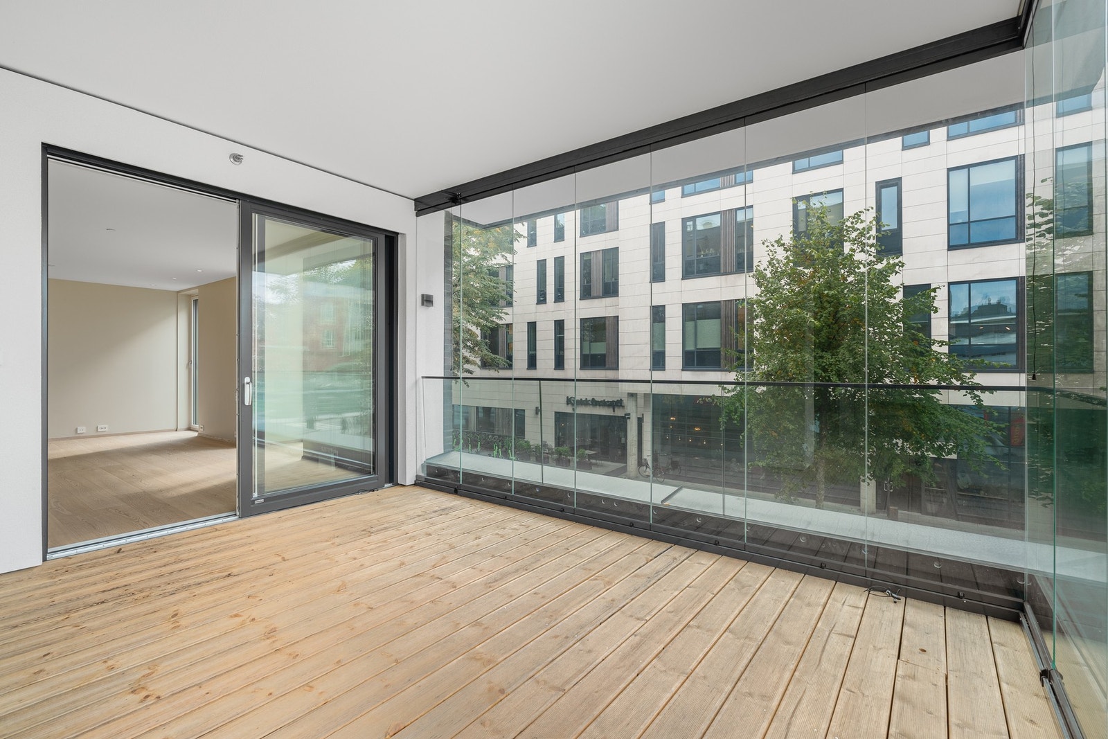 Inneglasset terrasse Galleribilde