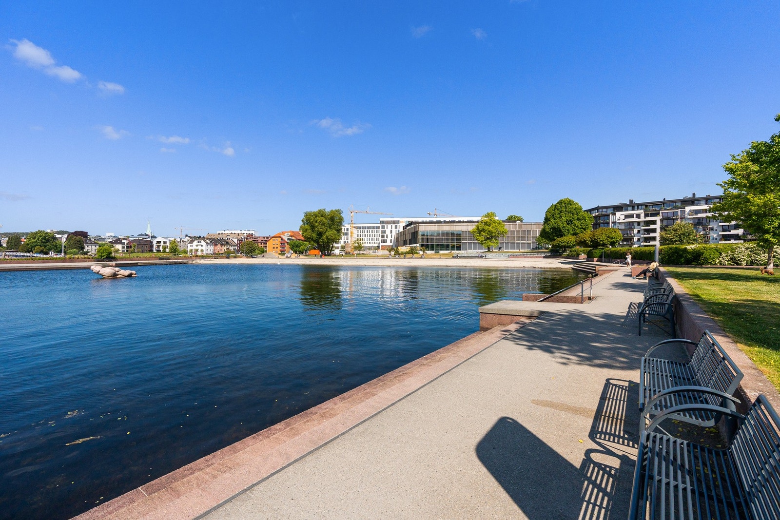 Fra den flotte strandpromenaden i området - her vendt mot Bystranda Galleribilde