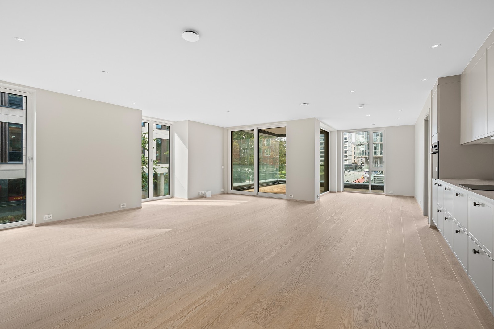 Stue/spisestue med åpen kjøkkenløsning Galleribilde