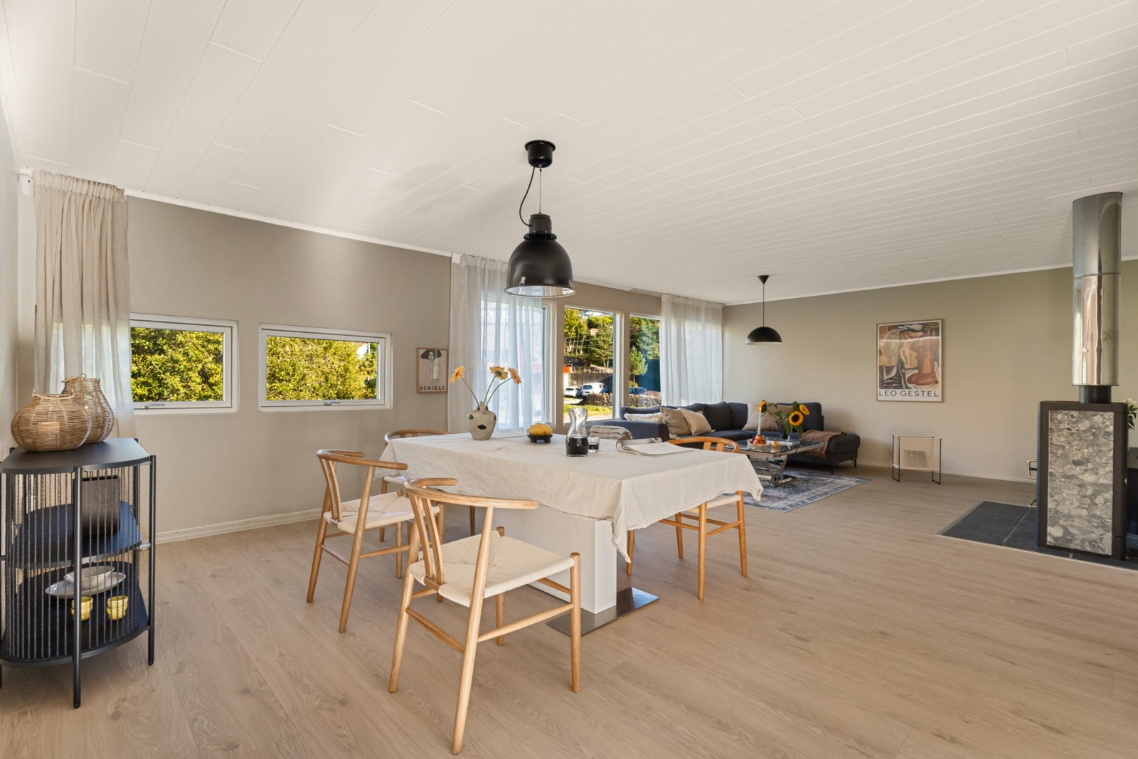 - Vinduene i stuen er fra 2024 - Galleribilde