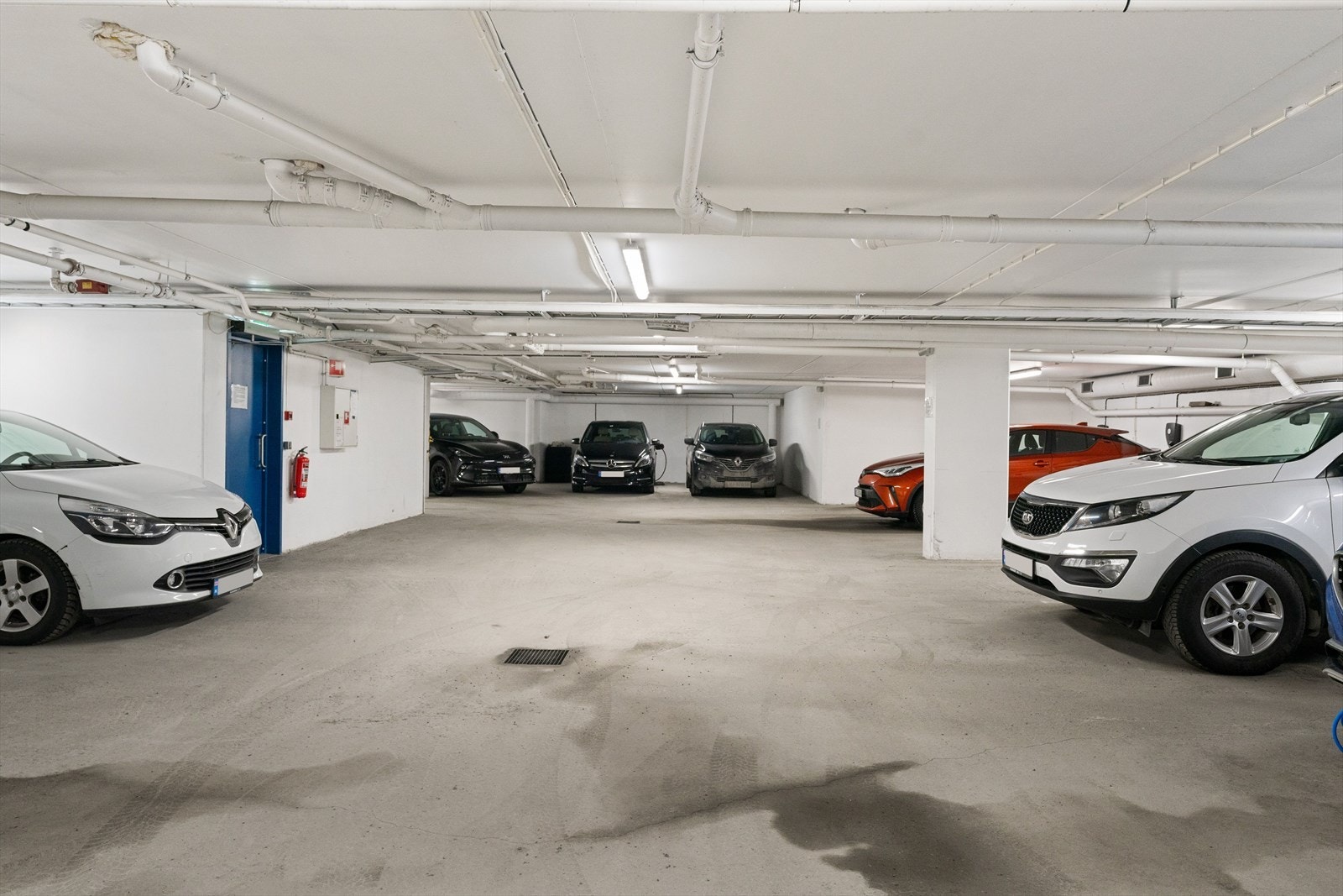 Havstadtunet Borettslaget har 12 garasjeplasser i parkeringskjeller. Søknad sendes styret i borettslaget. Galleribilde