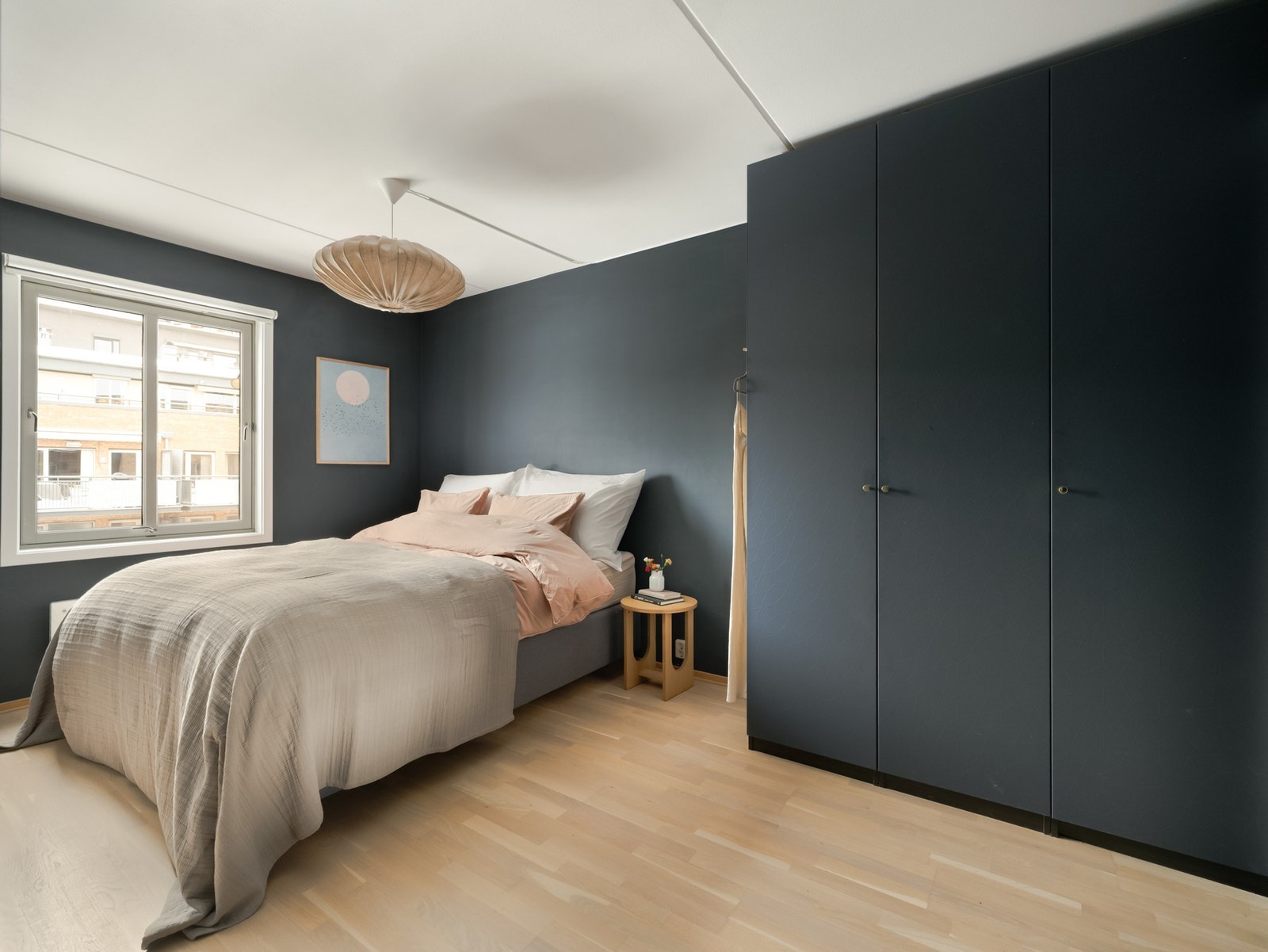 Hovedsoverommet er stort og har masse skapplass. Galleribilde