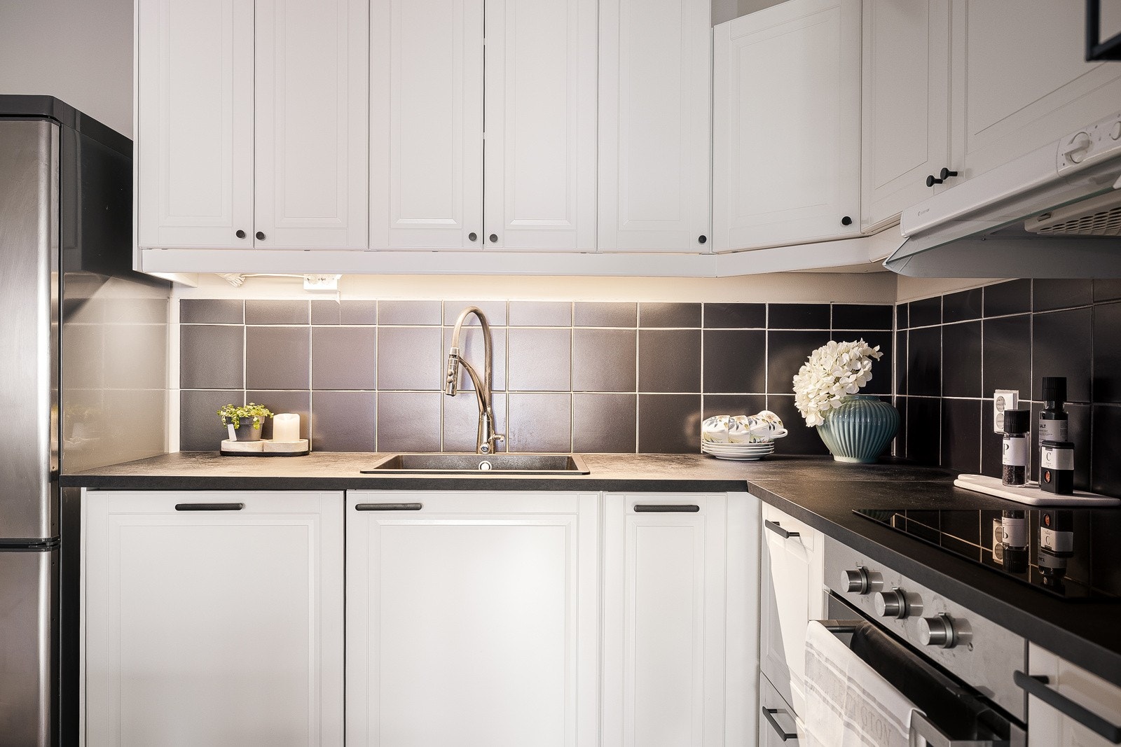 - Frittstående kjøleskap medfølger - Galleribilde