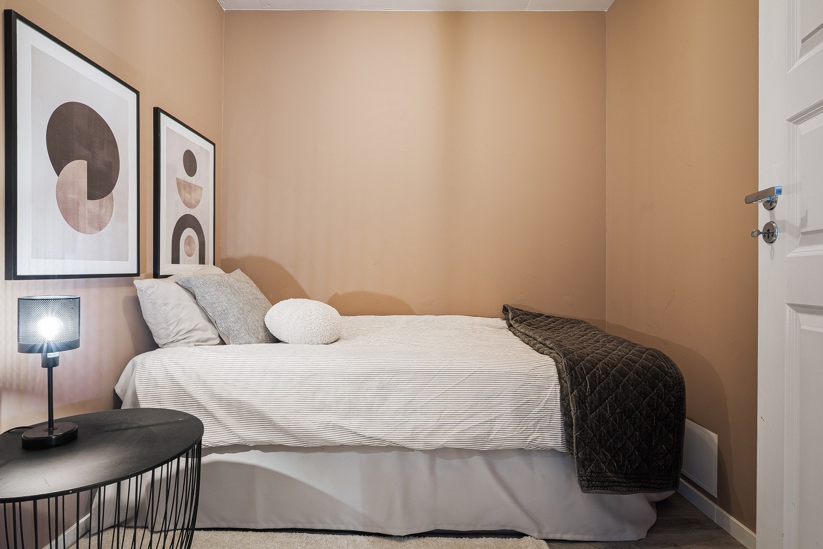 - I tilknytning til entréen har du i tillegg en praktisk bod på ca. 4,9 m² - Galleribilde