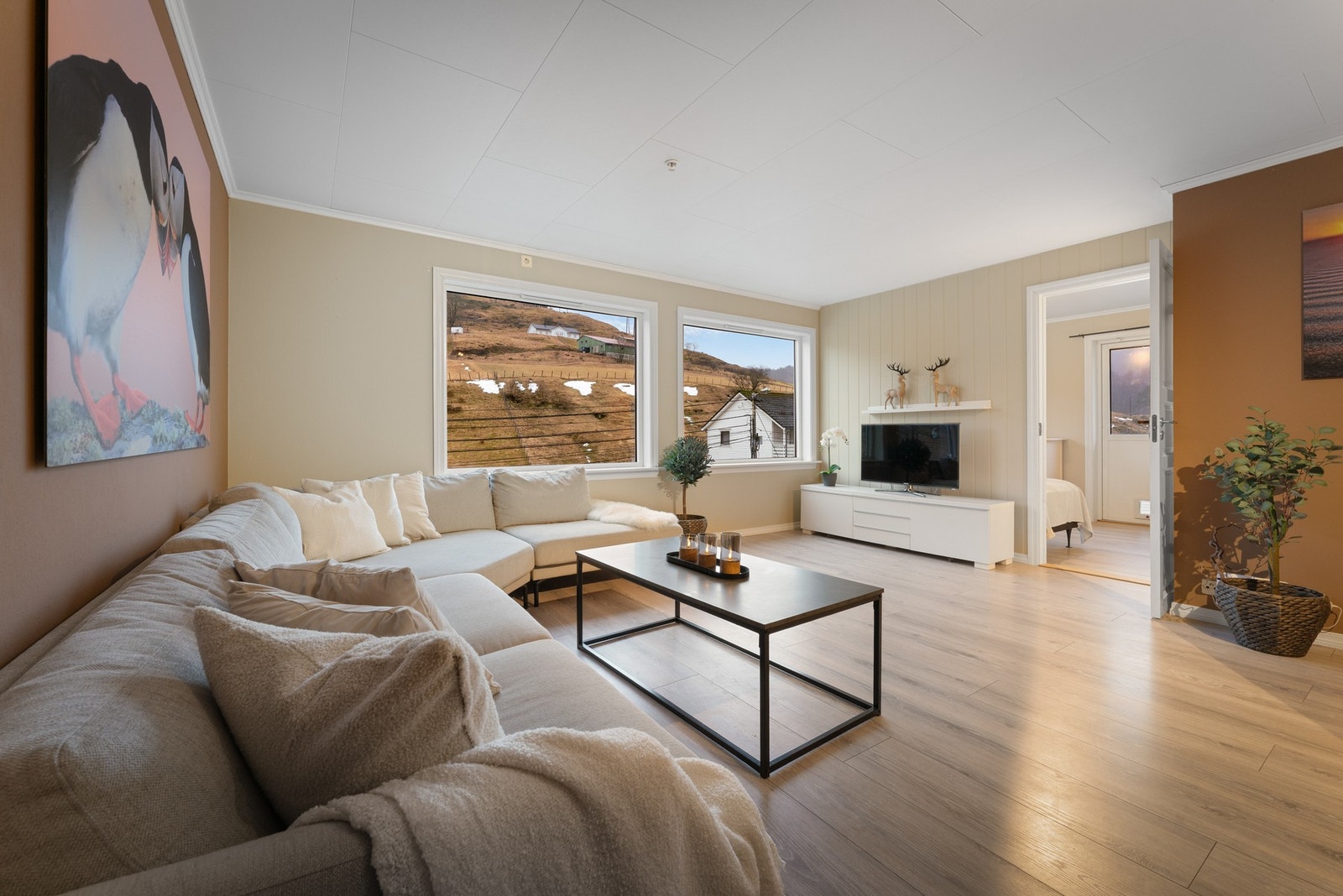 Velkommen til Lurevegen 90 - Presentert av Ørjan Tredal i PrivatMegleren Nordhordland Galleribilde