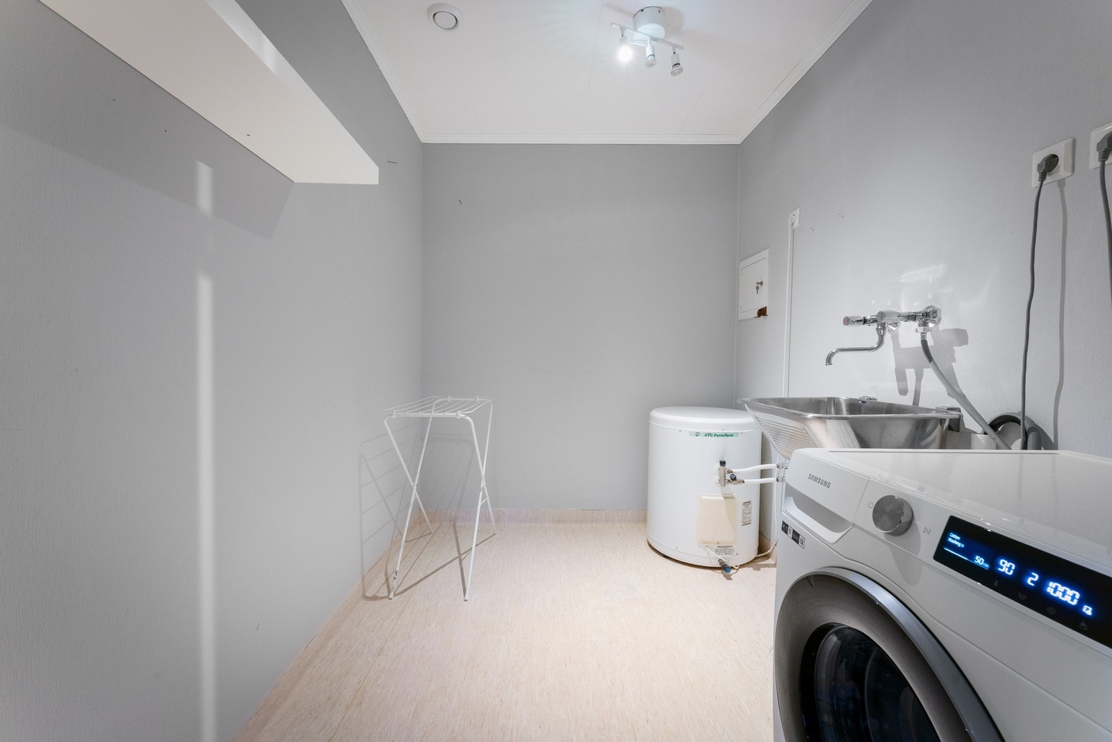 Eget separat vaskerom. Med denne løsningen frigir man mye plass på baderommet. Galleribilde