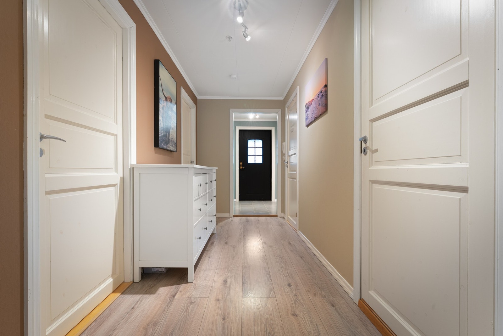 Lyst og trivelig gangareal. Galleribilde