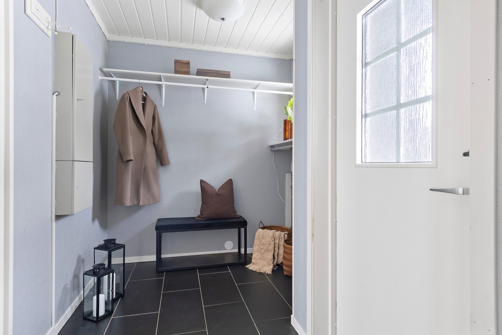 Entré med muligheter for klesoppbevaring. Galleribilde