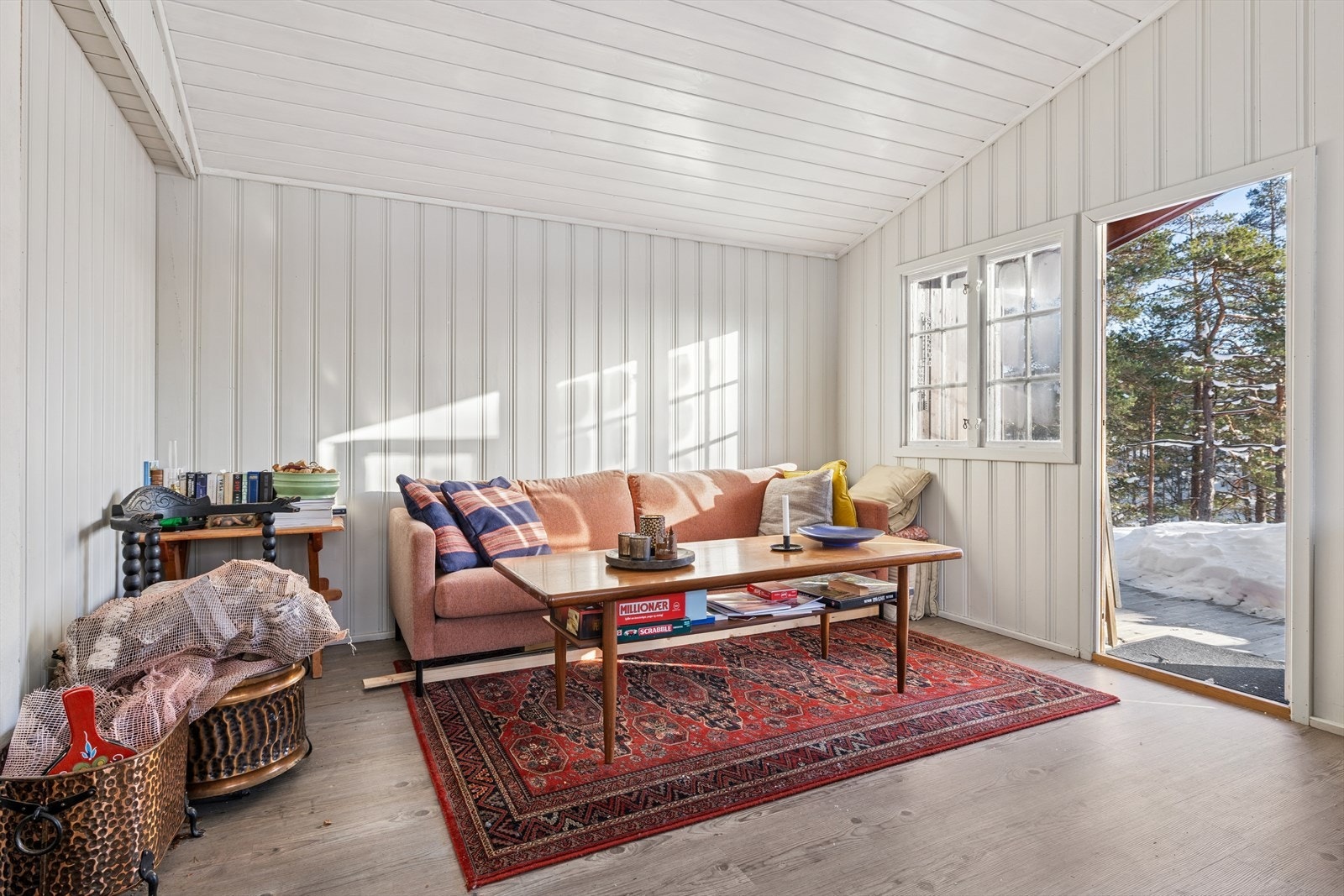 Lys og innbydende stue. Galleribilde