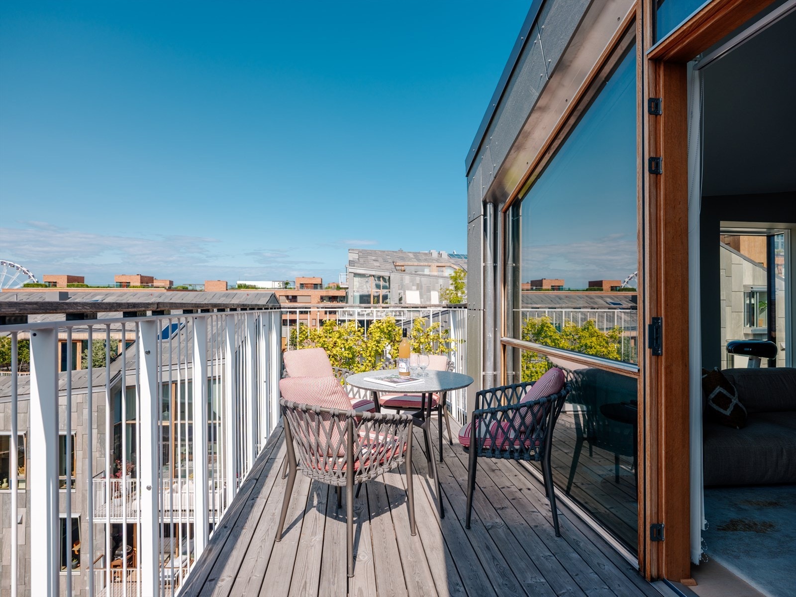 Høyt og fritt beliggende helt på toppen. Galleribilde