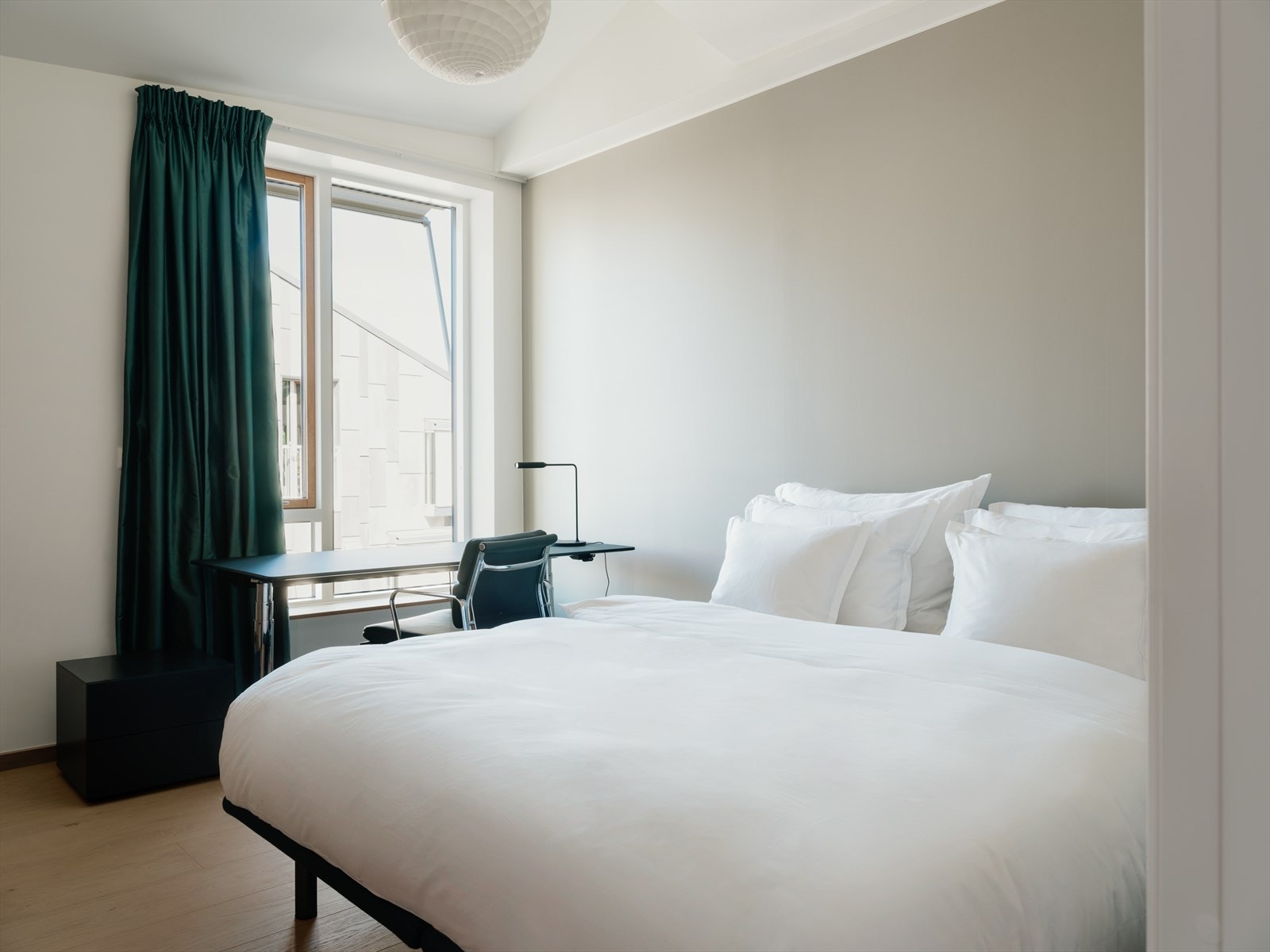 Soverom 2 med god plass til dobbeltseng. Galleribilde