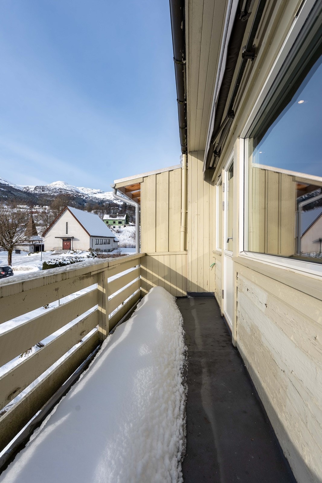 Balkong med markise Galleribilde