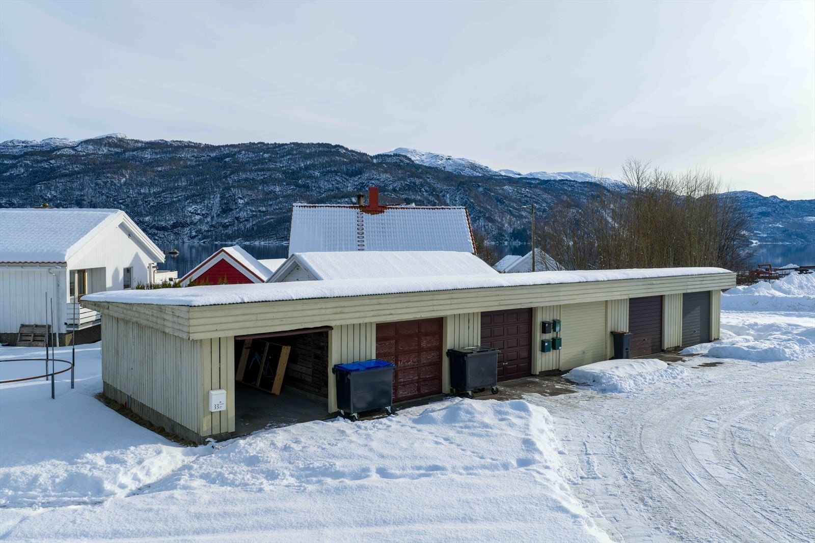 Garasje i rekke Galleribilde