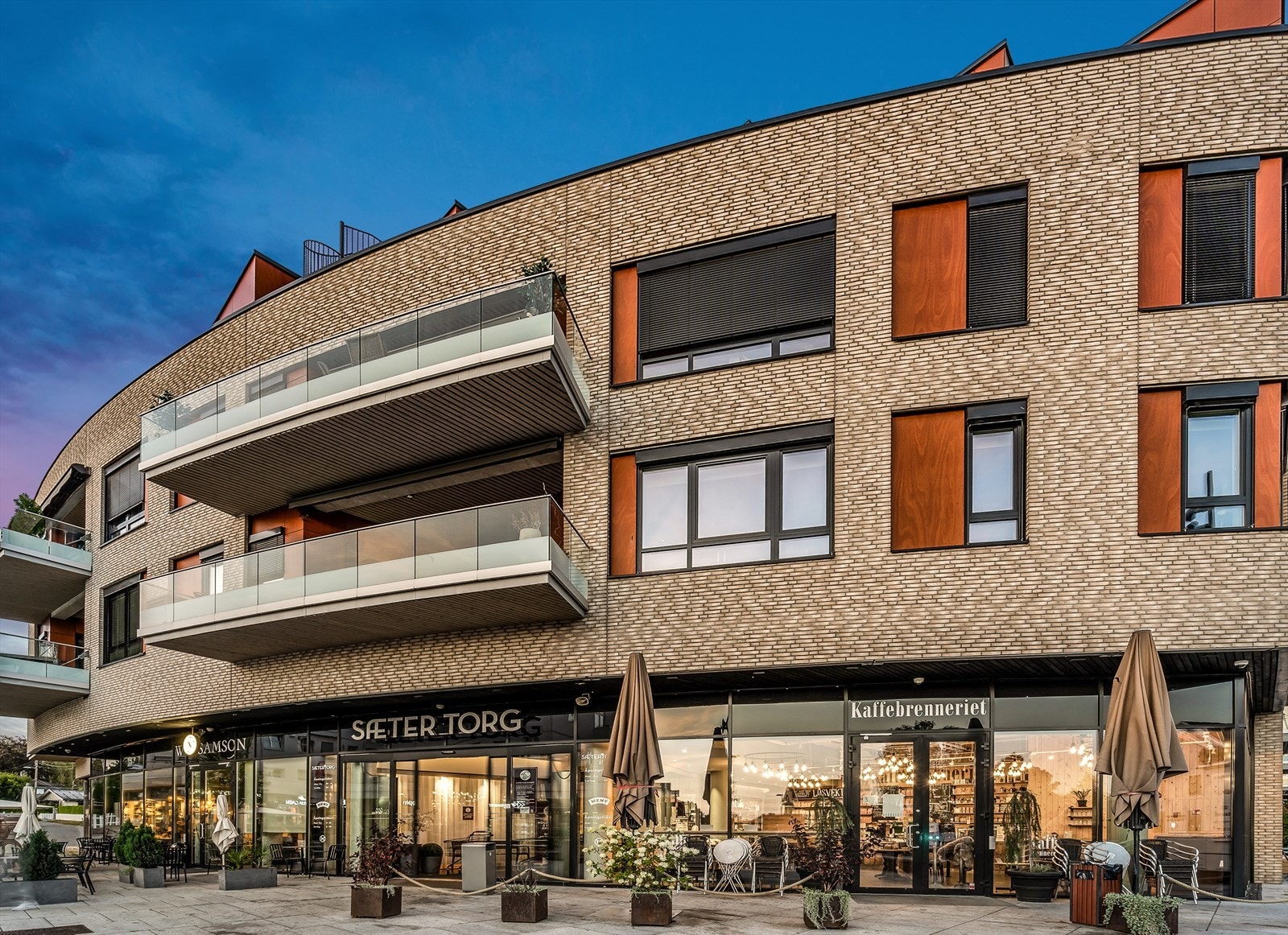 Sæter Torg ligger i samme kvartalet med et godt utvalg av kafeer, restauranter og dagligvarebutikker. Galleribilde