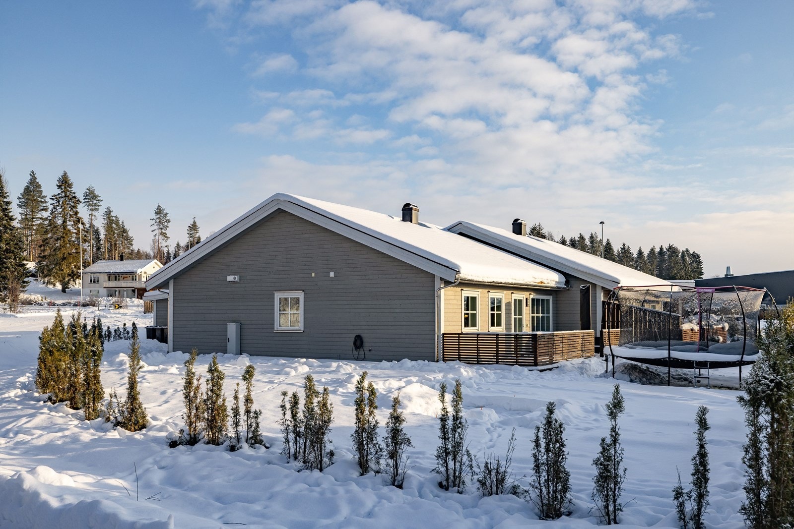 En nyere og flott del av tomannsbolig fra 2020 på solrik selveiet tomt. Galleribilde