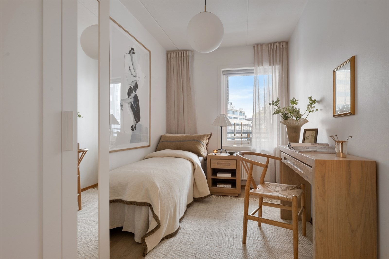 Soverom II egner seg godt som barnerom, gjesterom eller kontor og er av god størrelse. Galleribilde