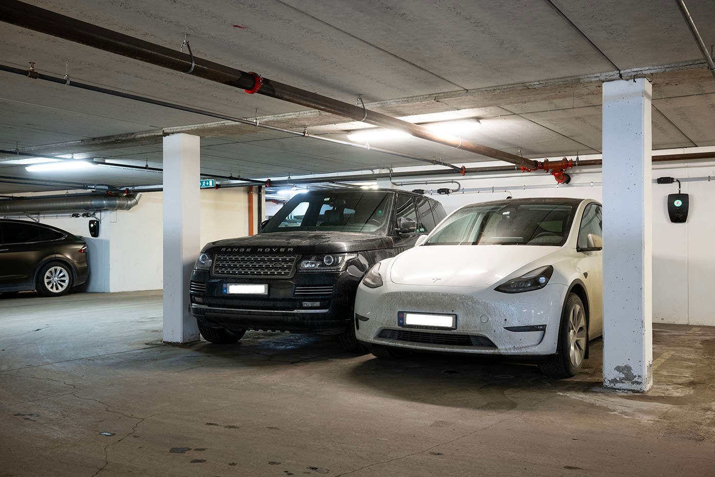 Medfølgende garasjeplass med el-lader i felles garasjekjeller med direkte heisadkomst fra inngangsparti og leilighetsplan. Galleribilde