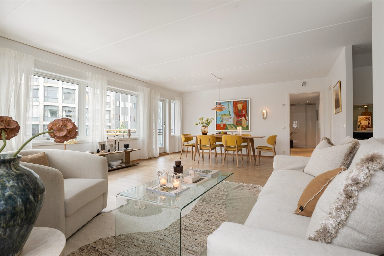 Bygget ble oppført i 2005 og her får man moderne kvaliteter som balansert ventilasjon, som sørger for et godt inneklima. Galleribilde