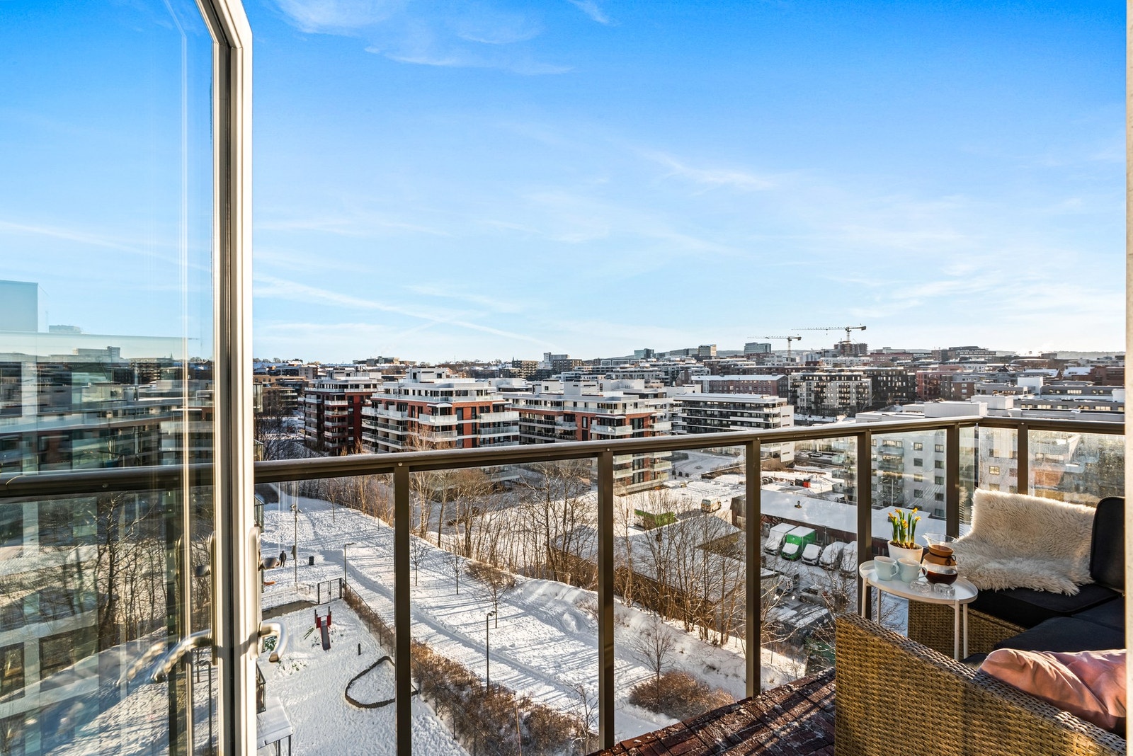 Fra balkongen har du en flott utsikt mot store deler av Ensjø. Galleribilde