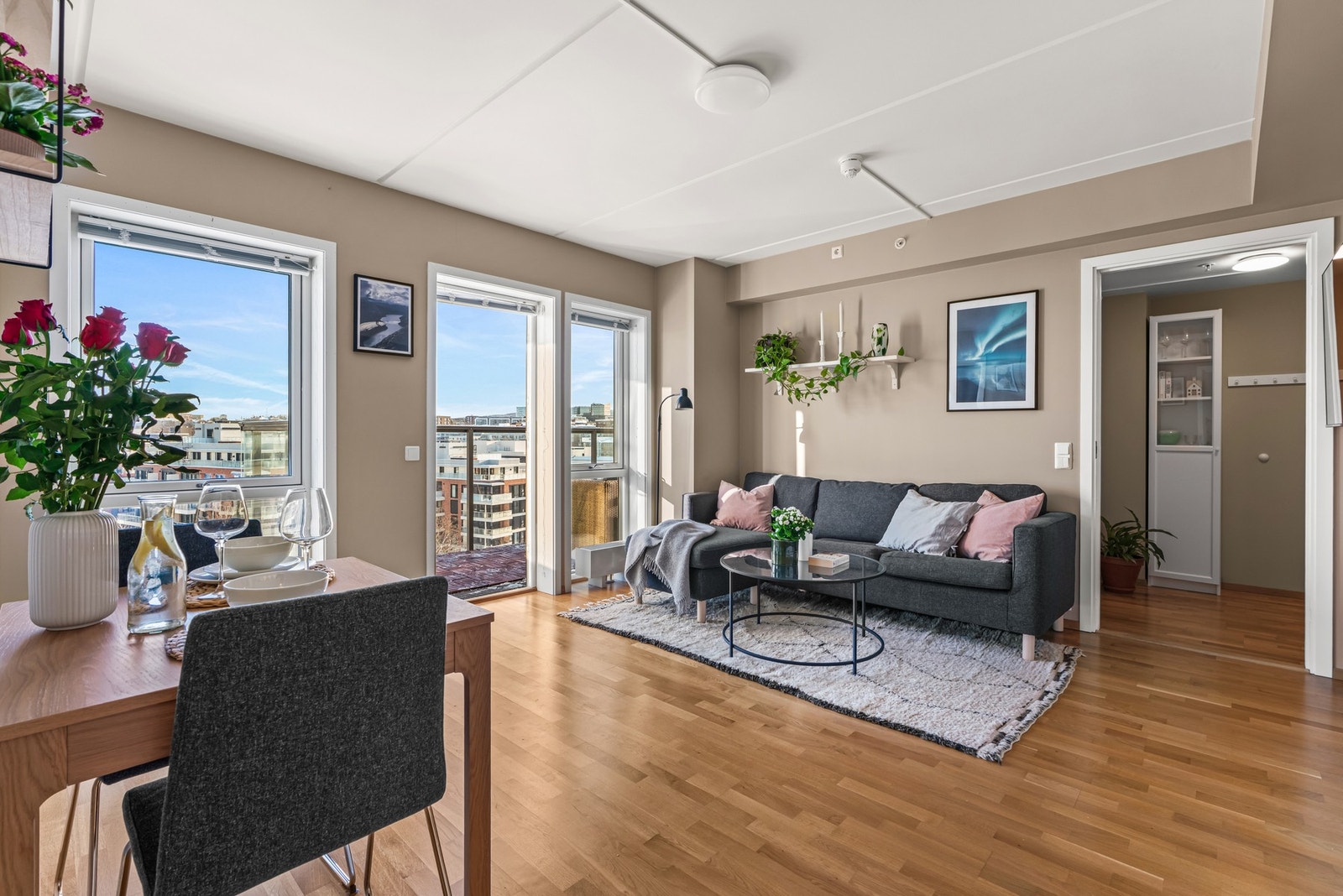 Lys og innbydende leilighet i toppetasje! Galleribilde