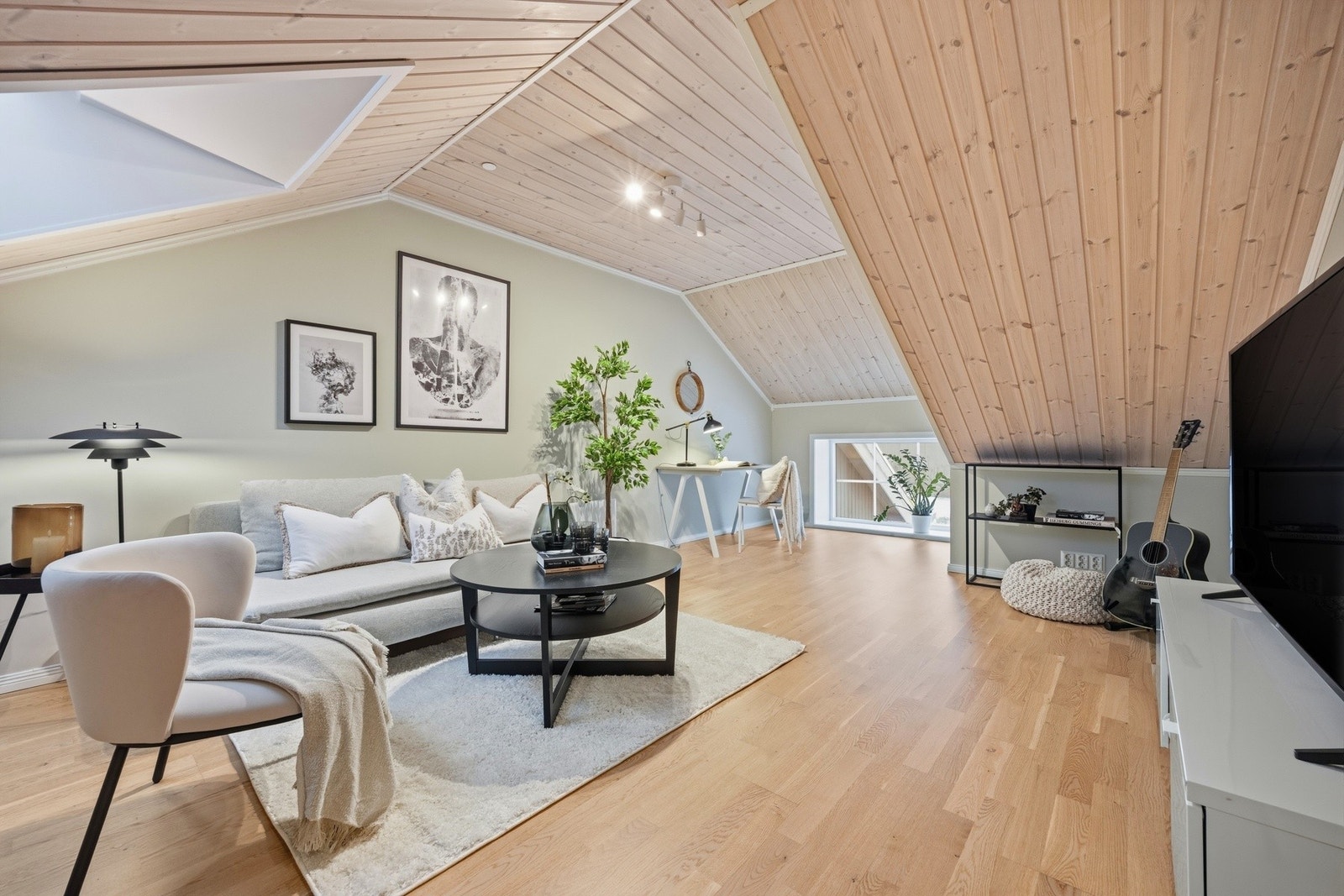 Velkommen til Gamle Lommedalsvei 133J - Presentert av Kenneth Eckmann v/EIE Sandvika
Foto: Anders Kjøndal v/Luxe AS Galleribilde