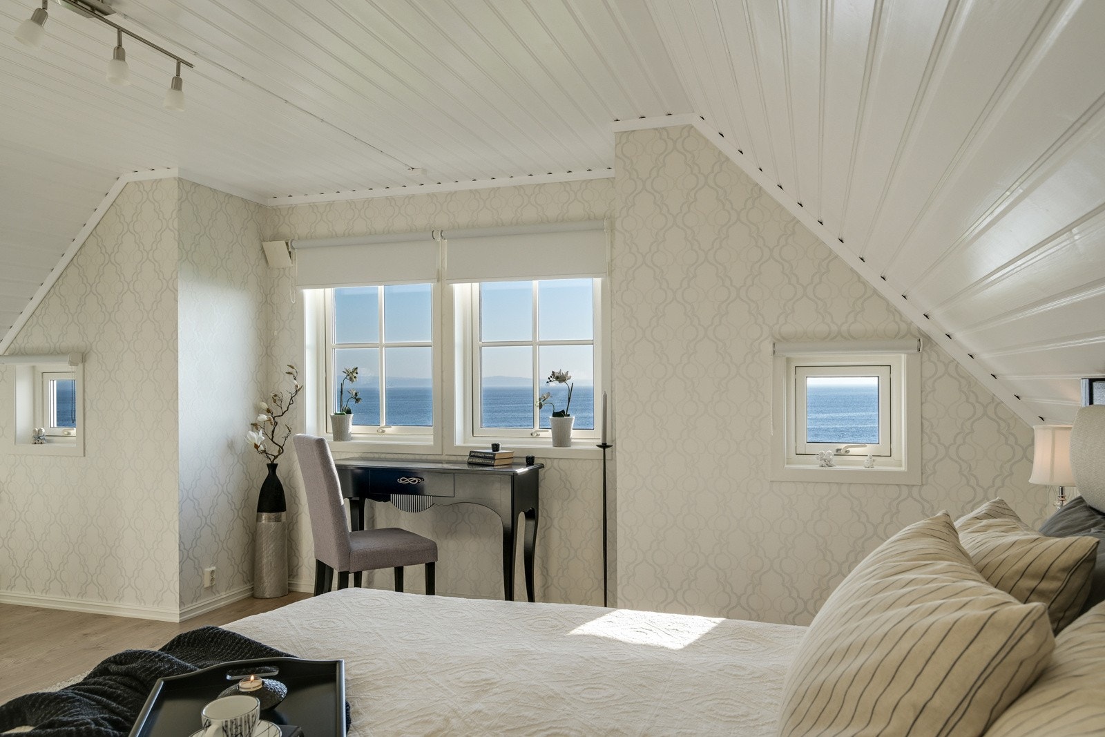 Her ser vi litt av den fantatiske utsikten fra senga Galleribilde