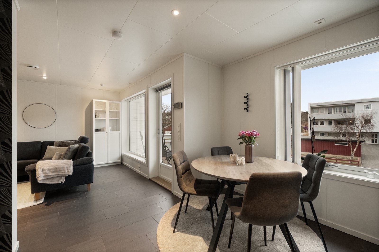 Leiligheten har en effektiv arealutnyttelse, med åpen løsning mellom stue og kjøkken. Galleribilde