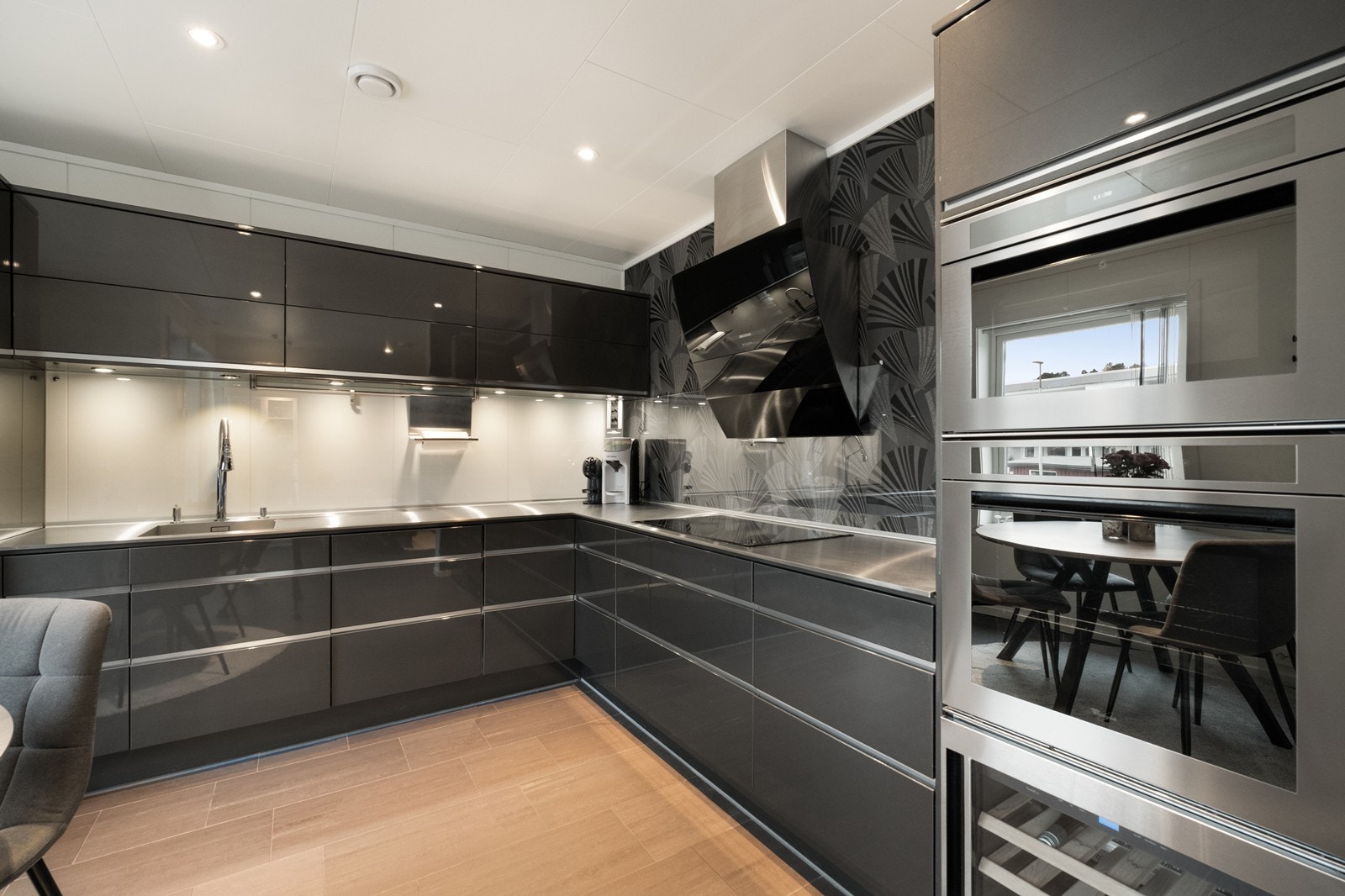 Integrerte hvitevarer skaper et helhetlig inntrykk. Galleribilde