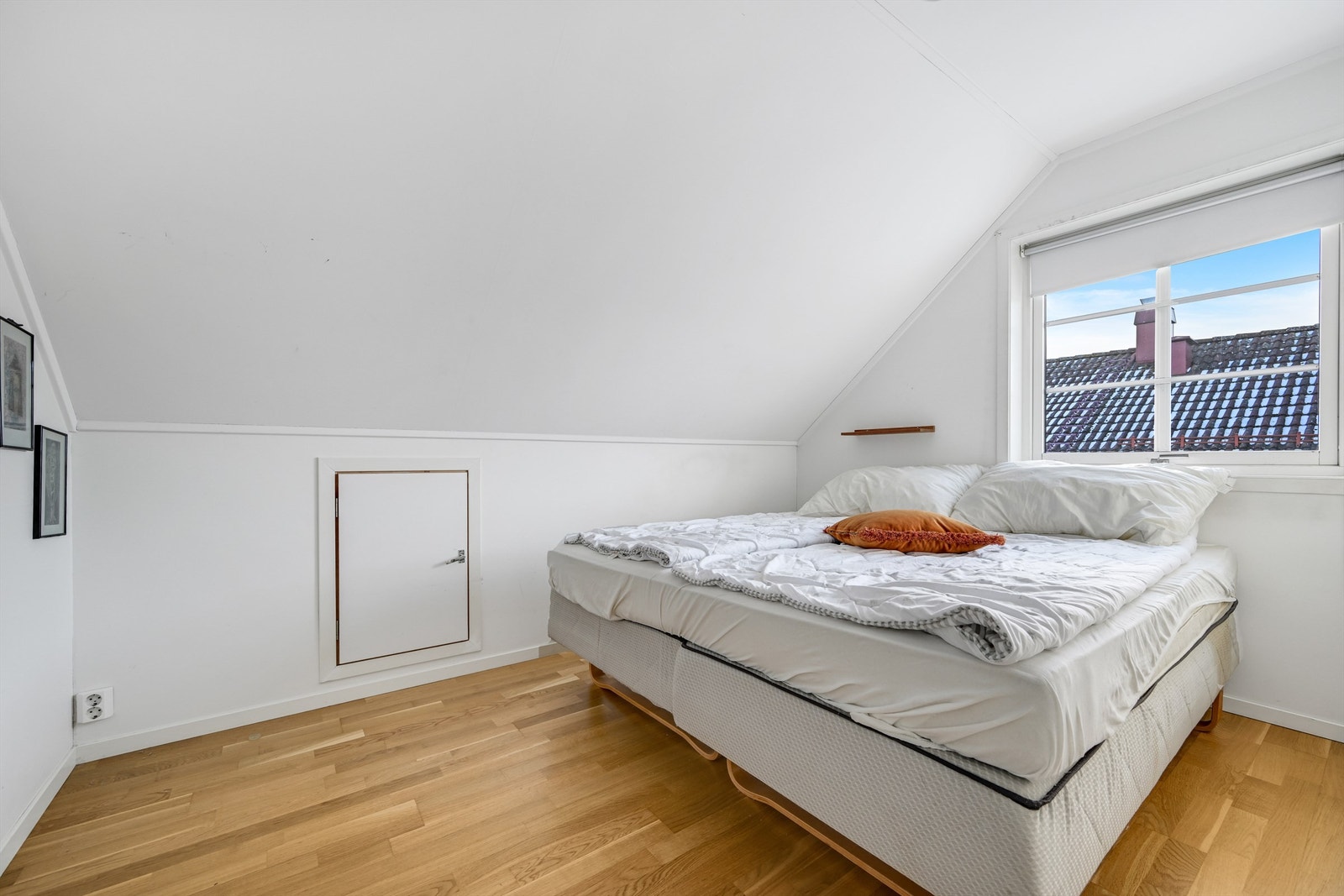 Soverom 4 med kott på innsiden Galleribilde