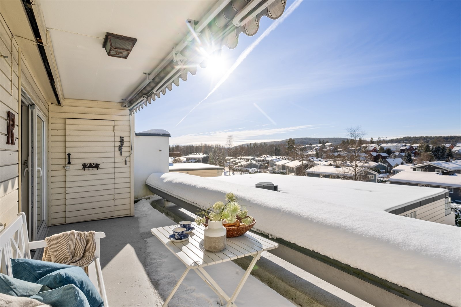 Østmarka skyline : Fra Øvre Høybråten kan du nyte en svært naturskjønn utsikt over grønne, skogkledde åser som strekker seg mot Romsås og områdene rundt. Landskapet skifter vakkert med årstidene og viser nå sitt snødekte vinterlandskap. Galleribilde