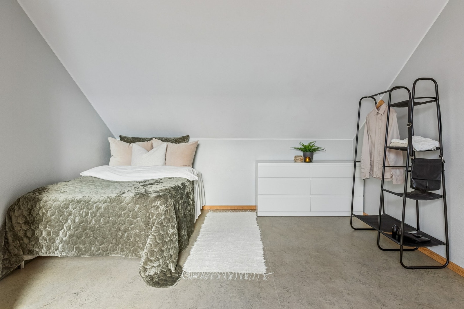 Soverommet i loftetasjen er på hele 15,4m². Galleribilde