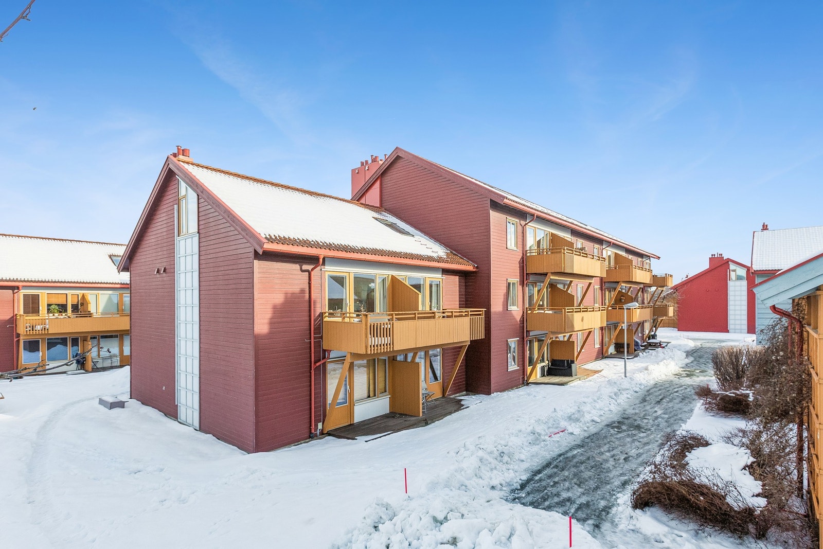 Leiligheten ligger fint til i byggets 2.etasje med en sentral beliggenhet på Moholt. Velkommen til en hyggelig visning! Galleribilde