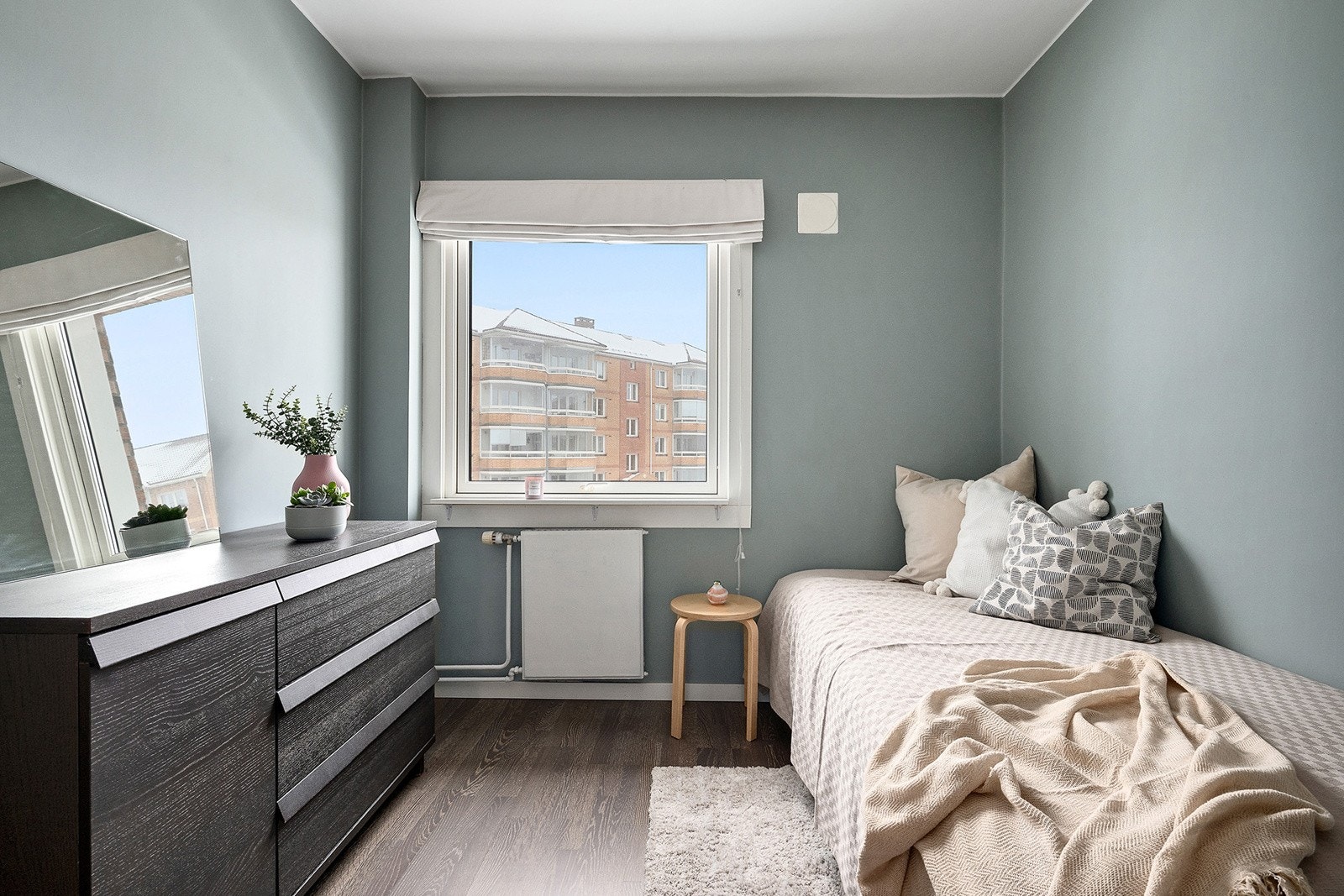 Det andre soverommet egner seg godt som barnerom, kontor eller gjesterom. Galleribilde