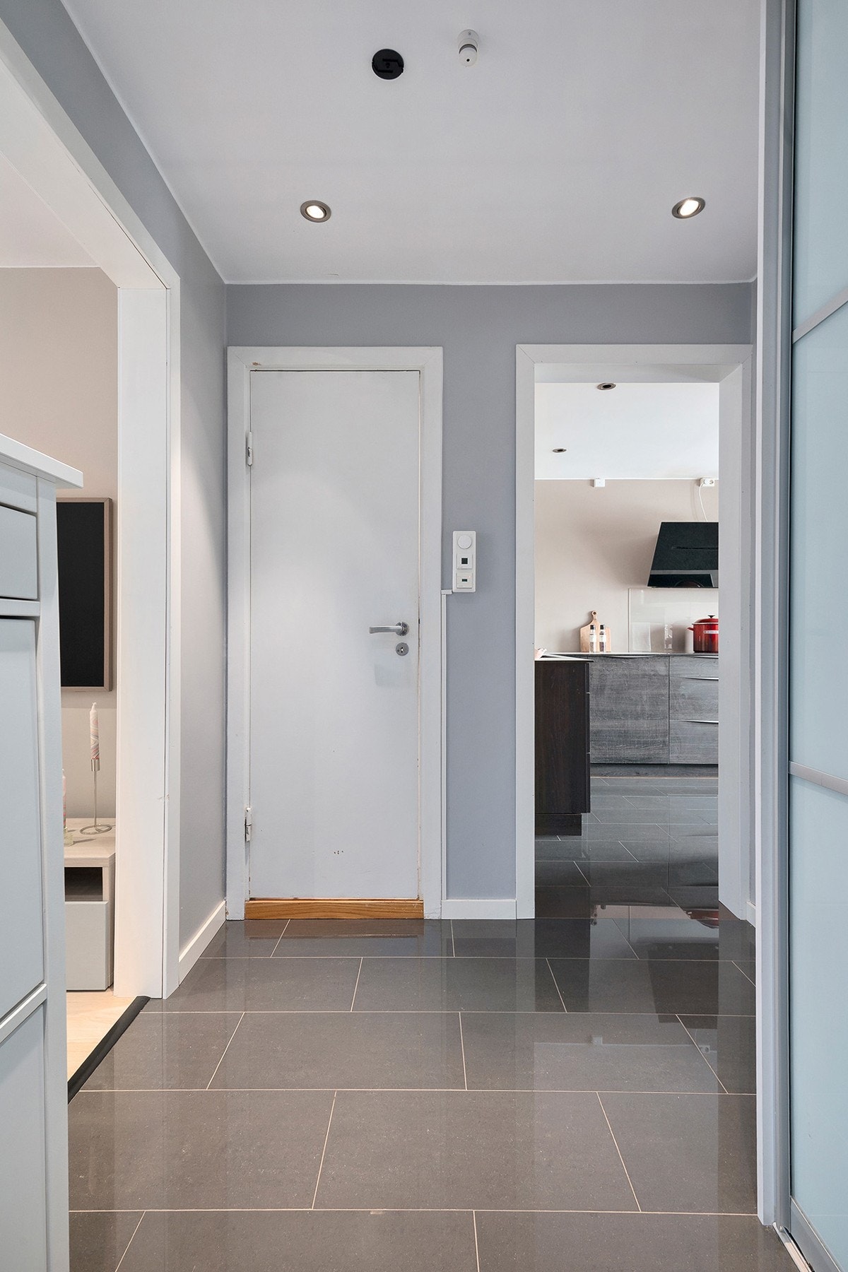 Behagelig med gulvvarme i entréen. Galleribilde