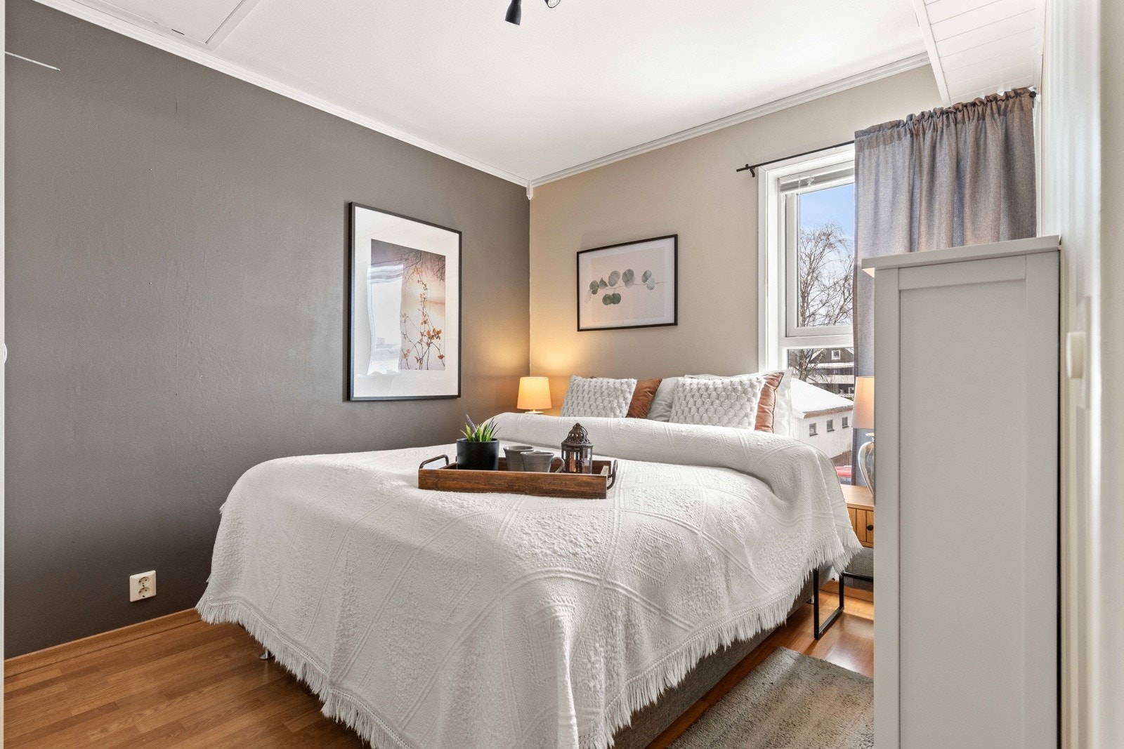 Boligen har to soverom med plass til seng og garderobeløsning. Galleribilde