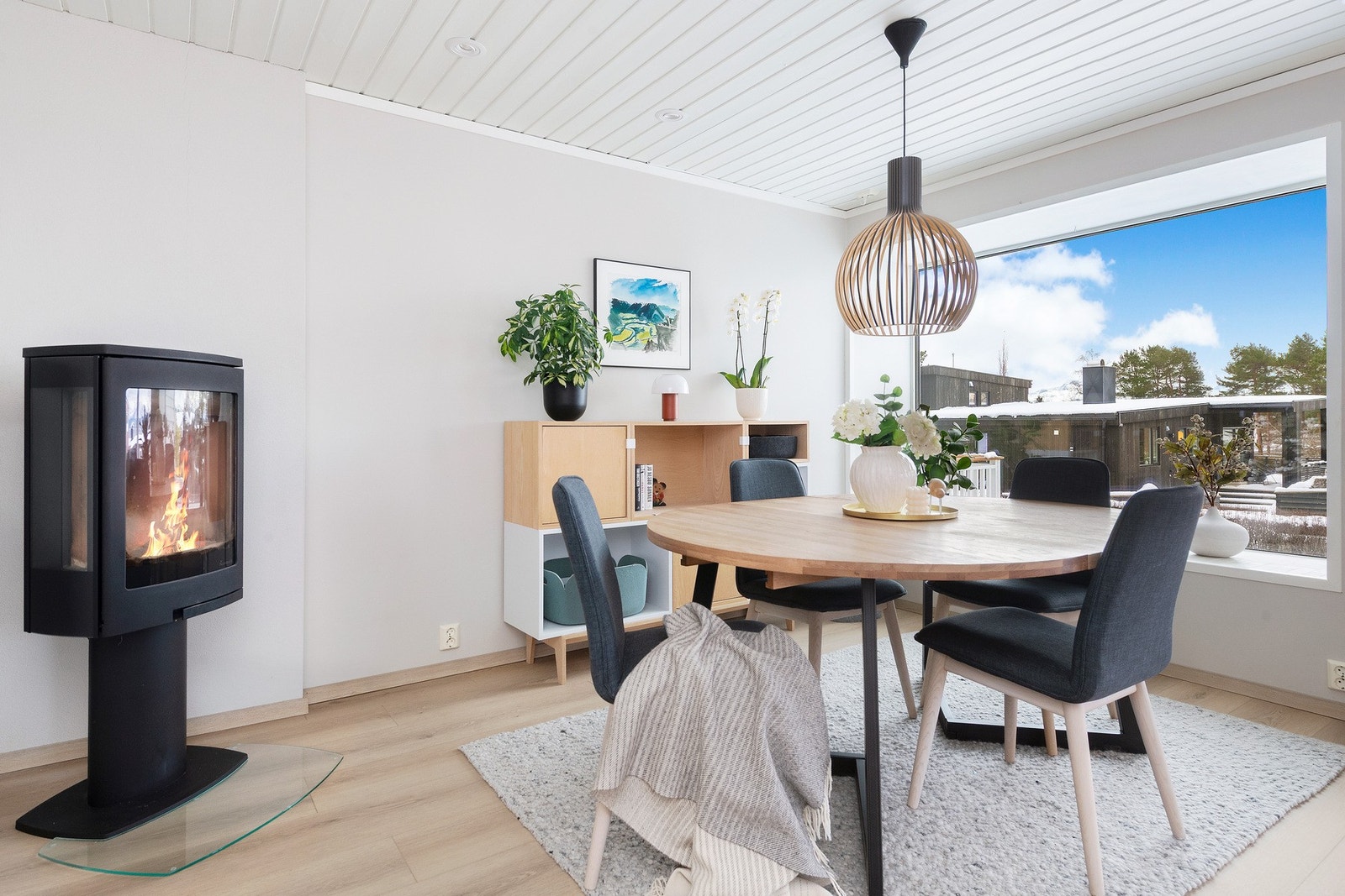 Den rentbrennende vedovnen ble montert i 2023 Galleribilde