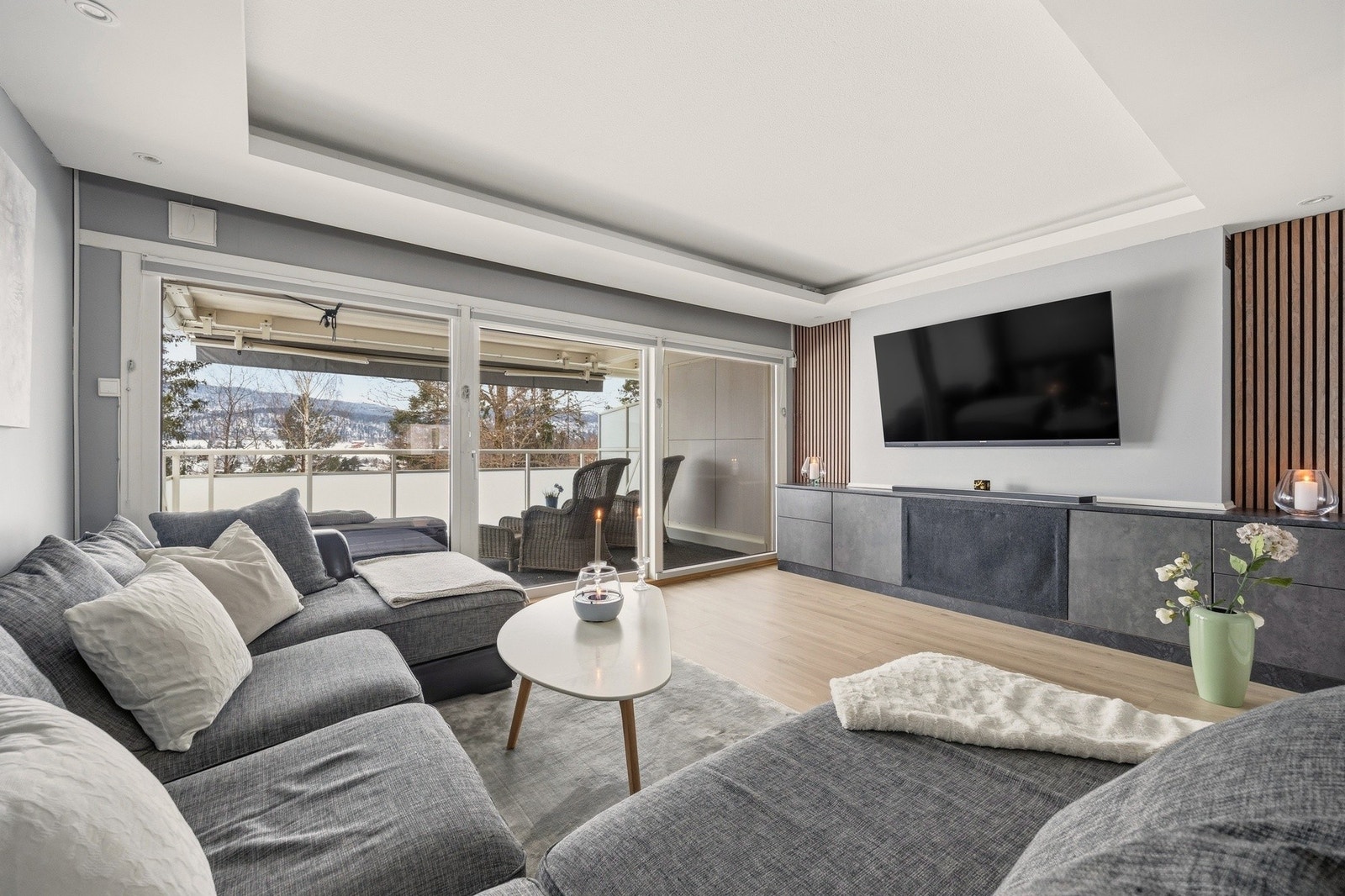 Det er god plass til å møblere etter ønske i stuen Galleribilde