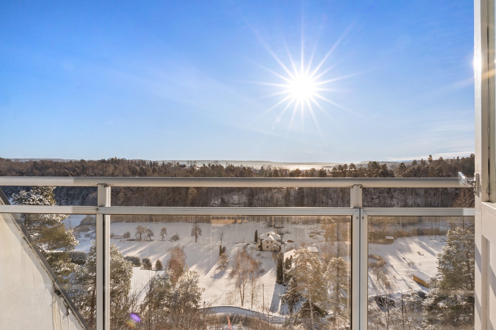 Utsikt i sydlig retning, over Konglungen og videre utover Oslofjorden Galleribilde