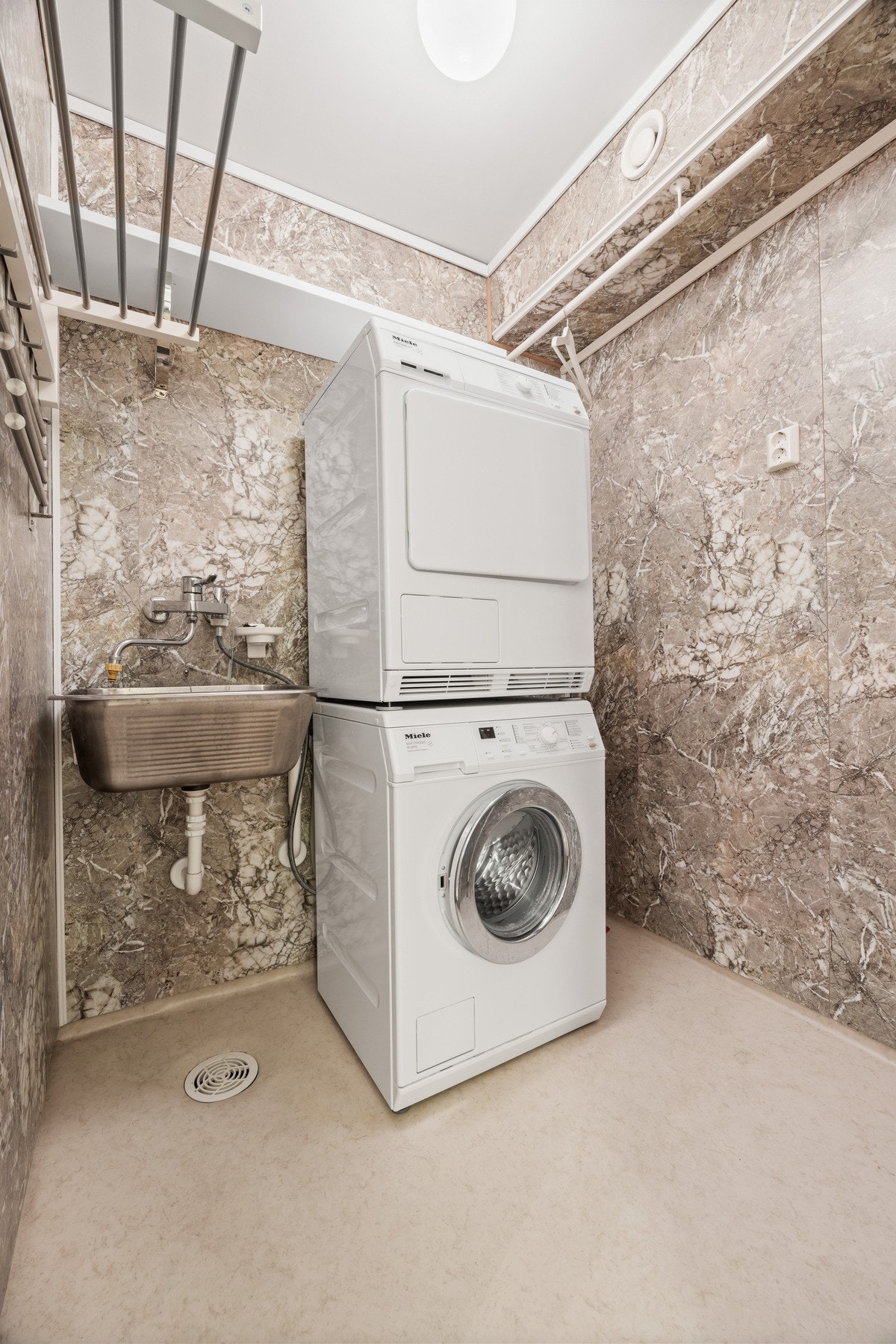 Vaskerom i mellometasjen Galleribilde