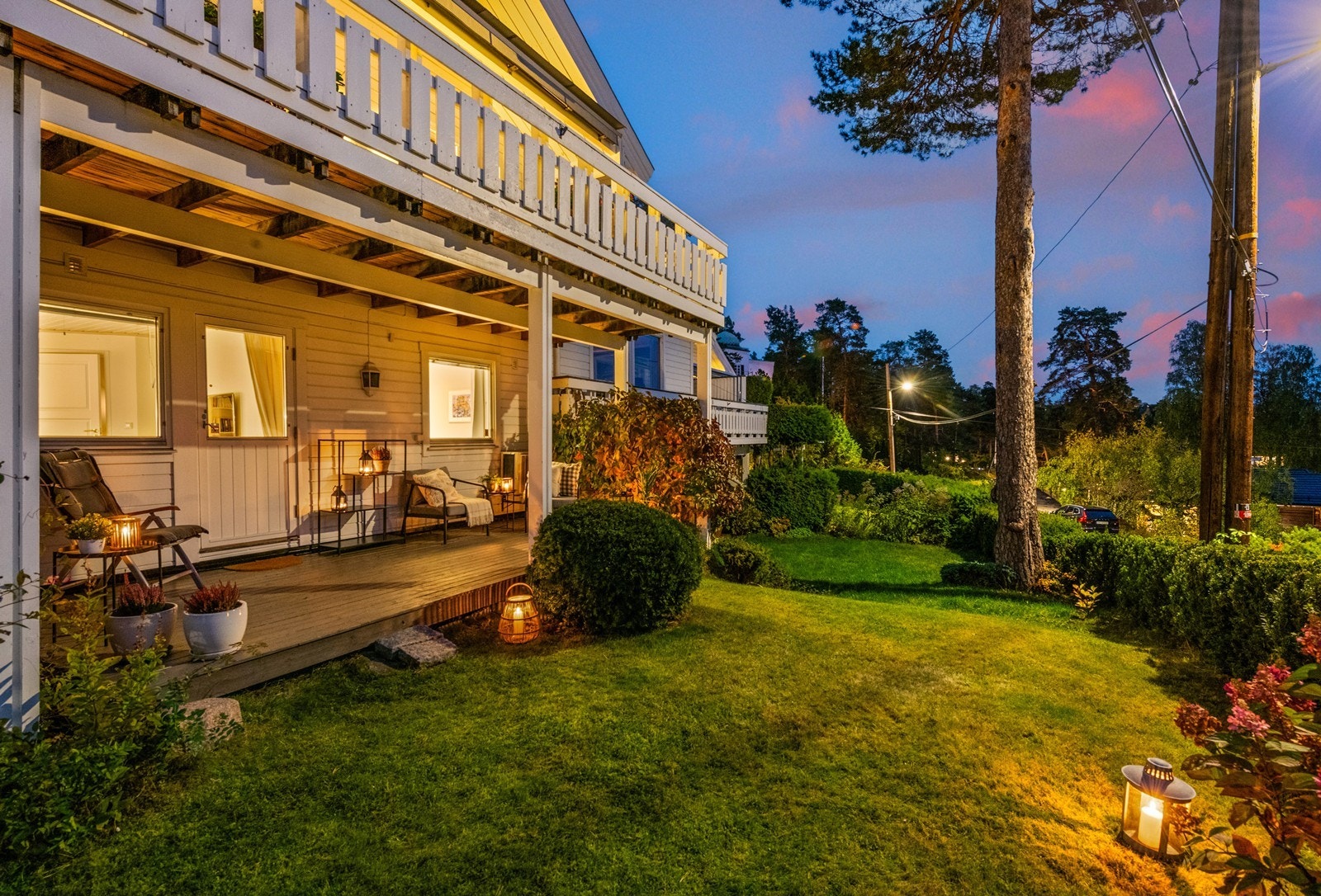 Solrik, frodig og barnevennlig hage Galleribilde