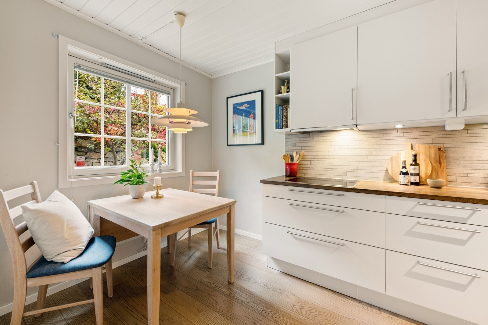 Glatte fronter og benkeplaten av heltre Galleribilde