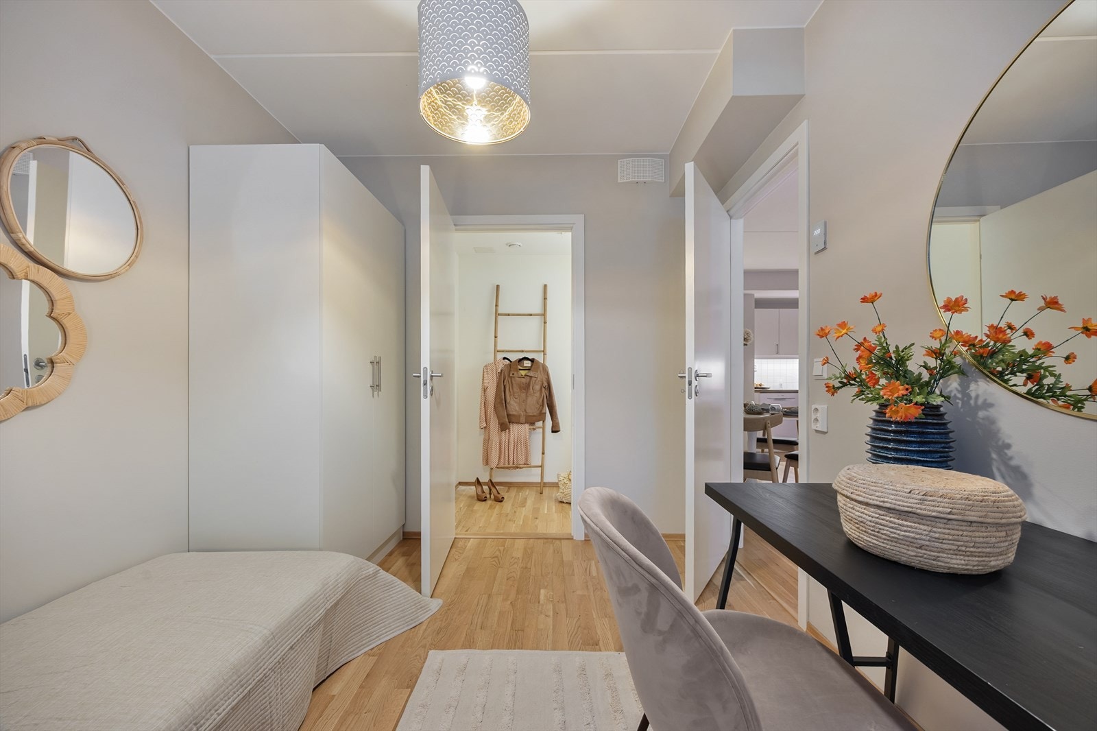 Soverommet har en fin størrelse med plass til seng og garderobeløsning. Galleribilde