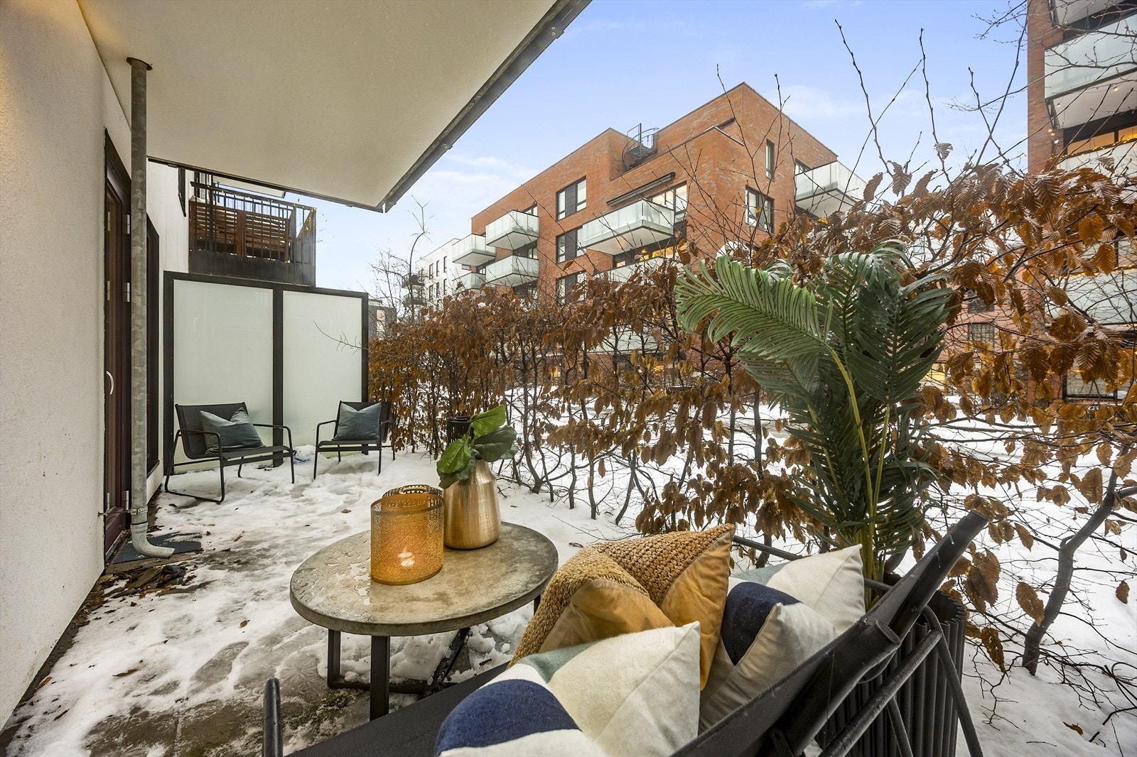 Uteplassen gir rom for både avslapning og sosiale sammenkomster. Galleribilde