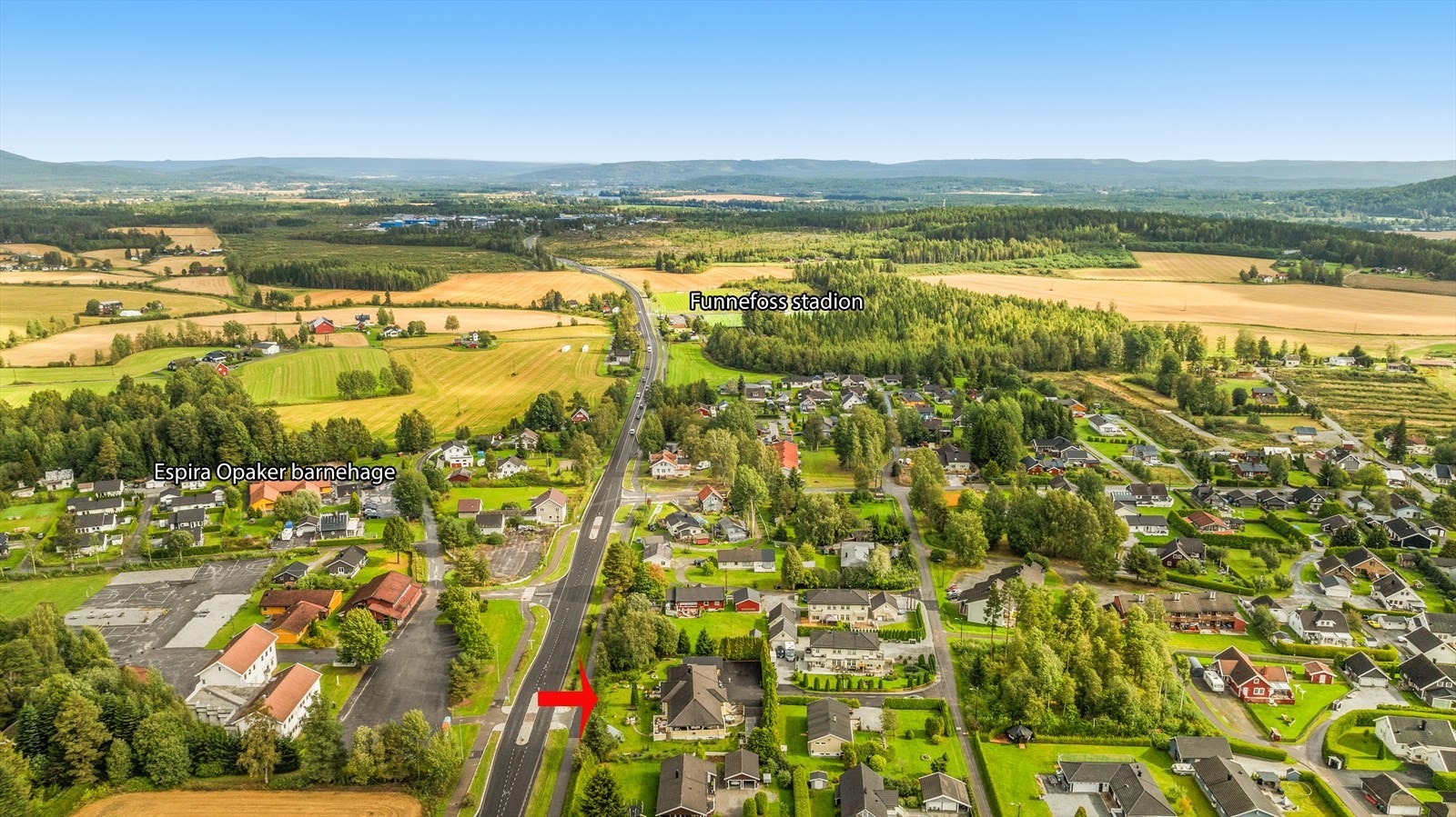 Kort vei til barnehage og Funnefoss stadion. Galleribilde