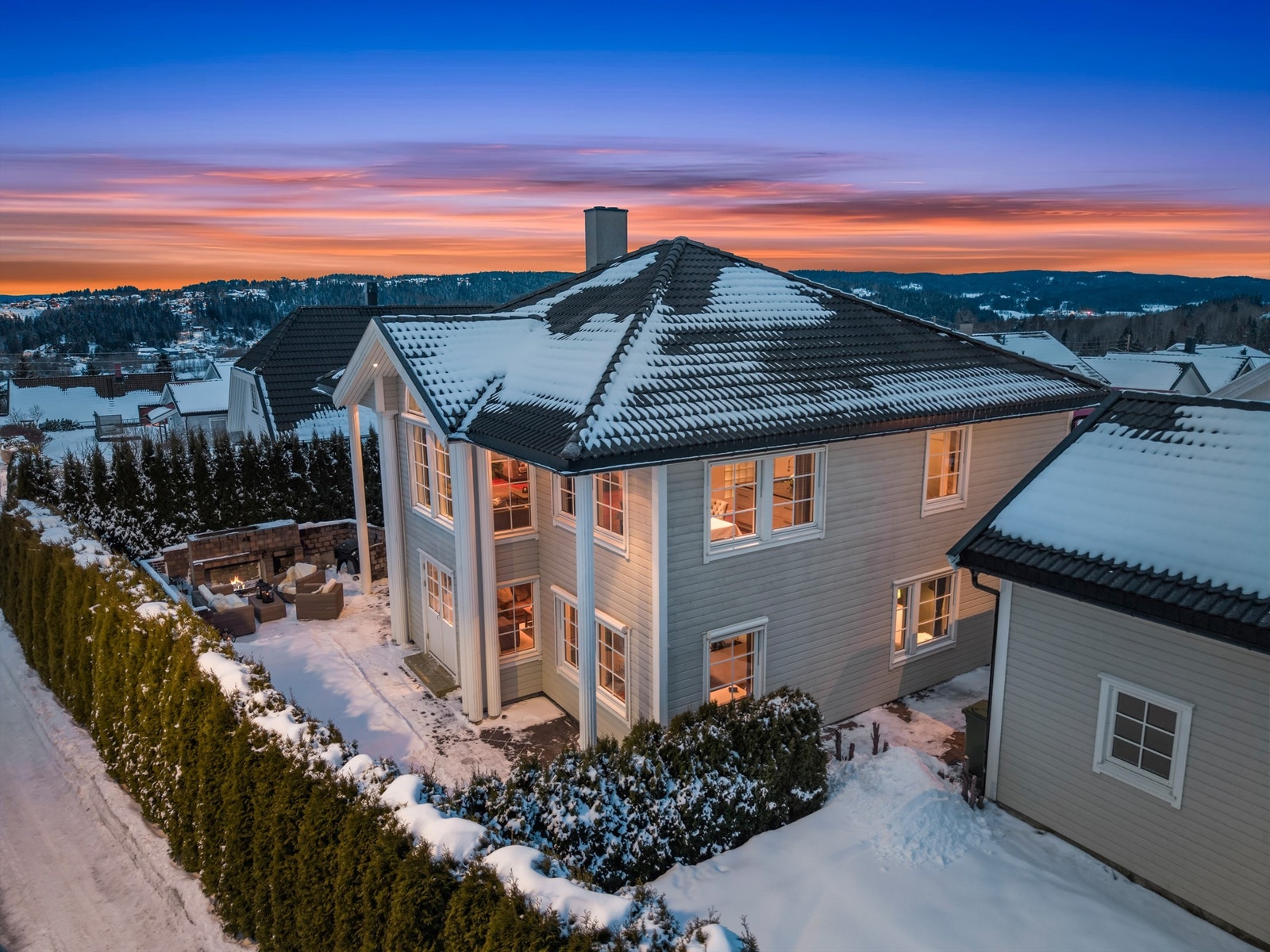 Store uteplasser og gode solforhold gir en perfekt ramme for et godt familieliv. Galleribilde