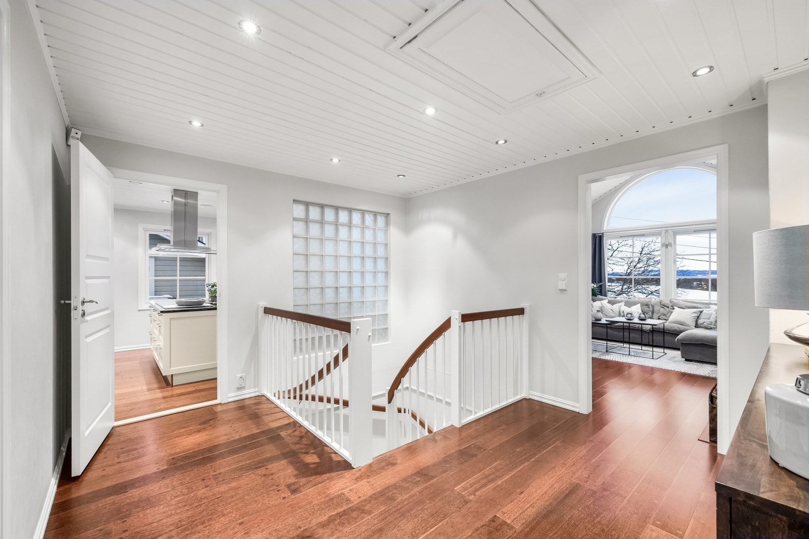 Trappehall 2.etg. Adkomst til kaldloft via takluke med nedtrekkbar stige Galleribilde