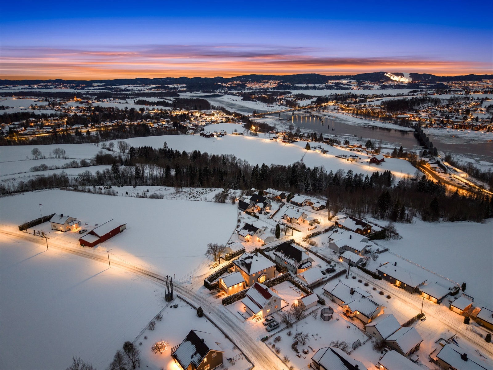 Med gangavstand til Svingen stasjon er det enkel pendlertilgang med tog. Galleribilde